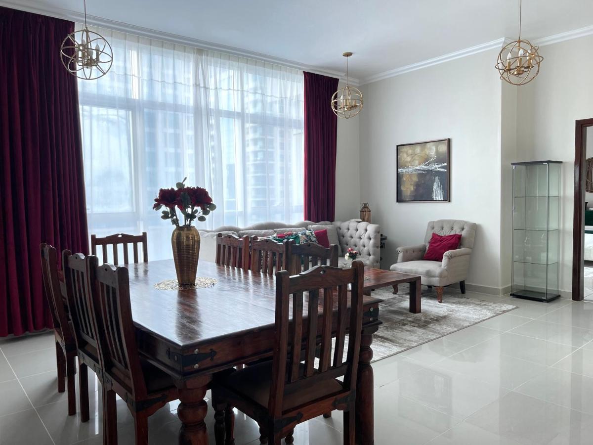 Two Continents Holiday Homes - Marina & Sea View 3 bedrooms Apartment
