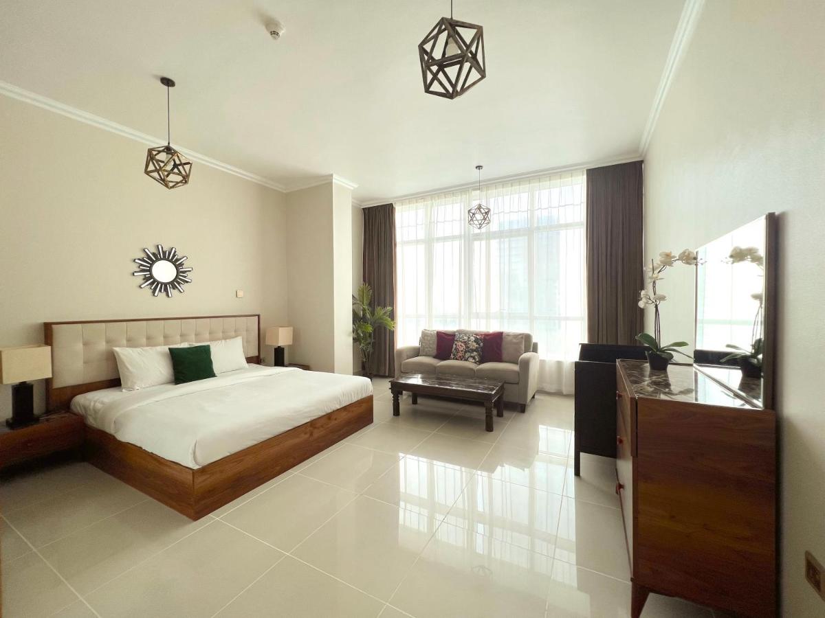 Two Continents Holiday Homes - Marina & Sea View 3 bedrooms Apartment