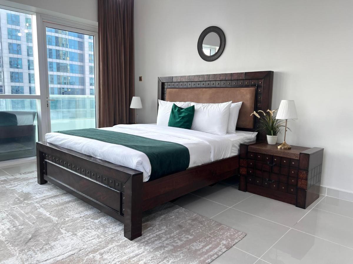 Two Continents Holiday Homes - Marina & Sea View 3 bedrooms Apartment