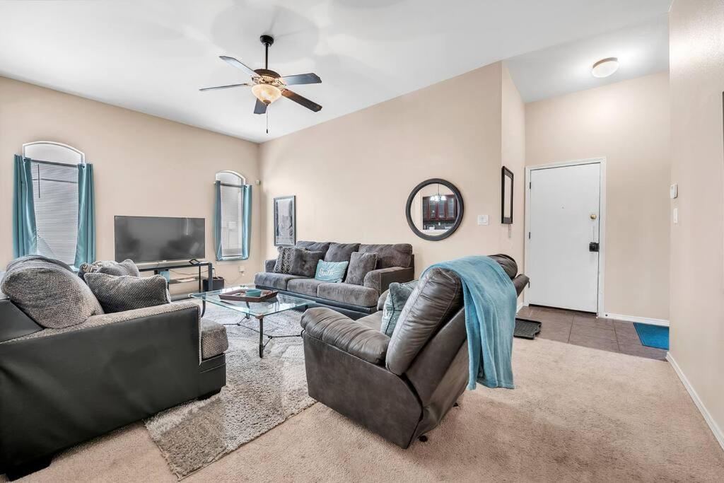 Comfy Classy Home, Close To Everything