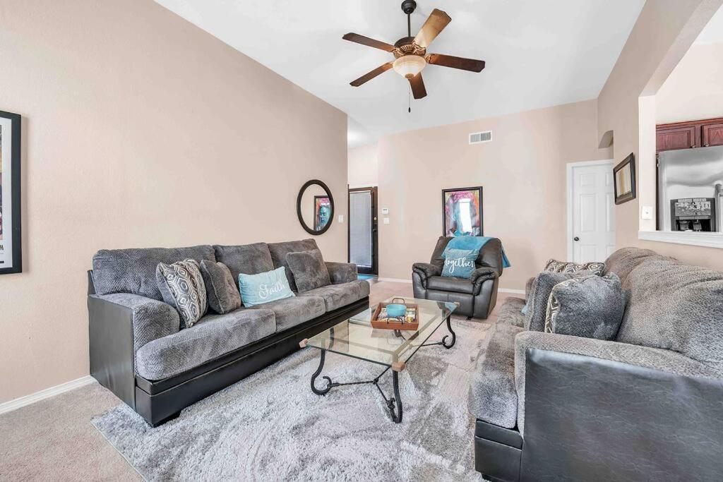 Comfy Classy Home, Close To Everything