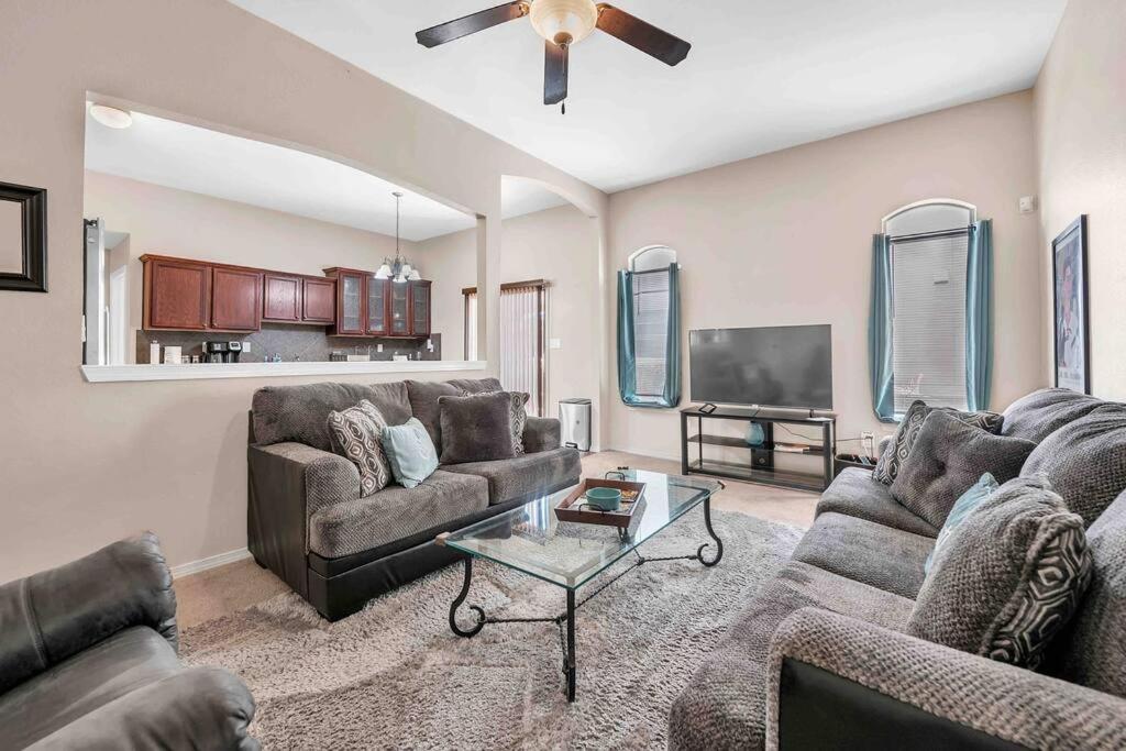 Comfy Classy Home, Close To Everything
