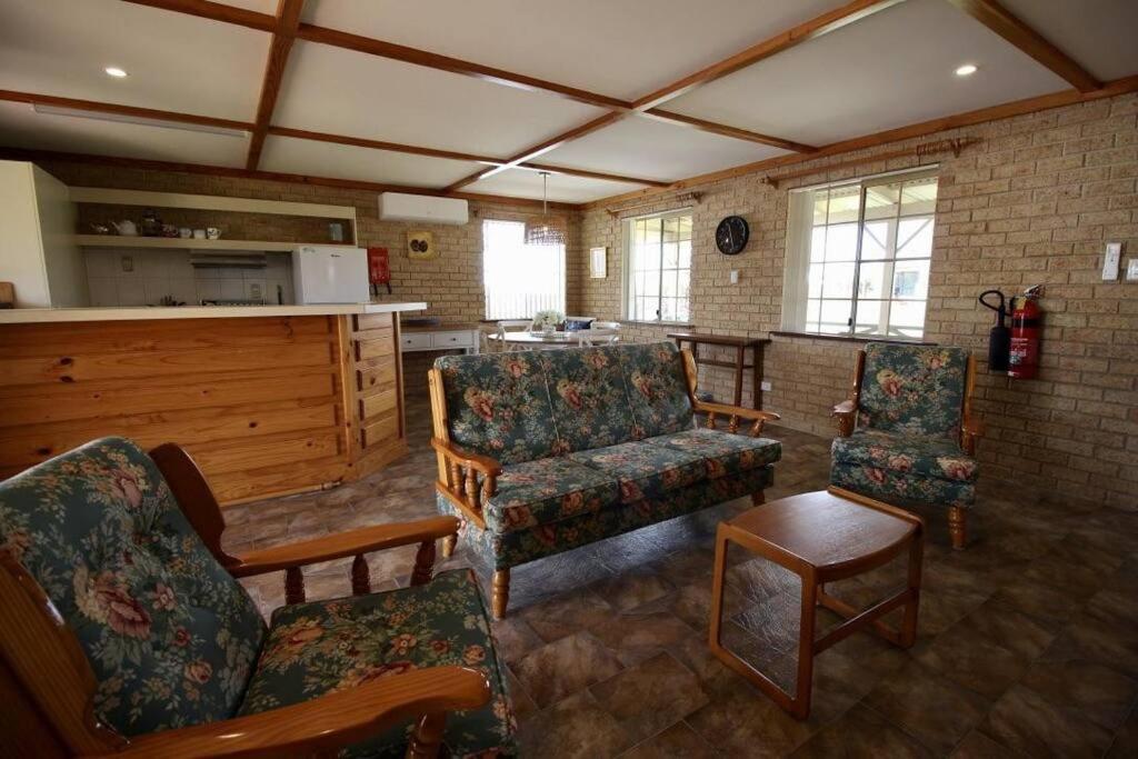 Tea Tree Cottage - close to the ocean and the river