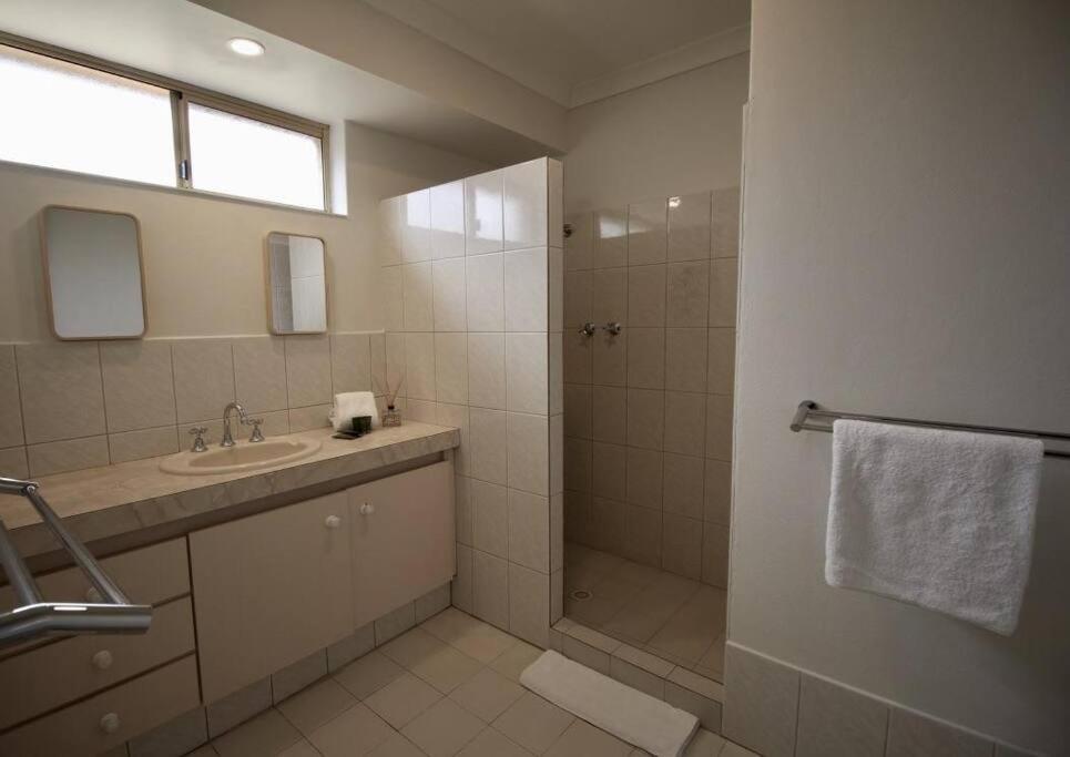 Tea Tree Cottage - close to the ocean and the river