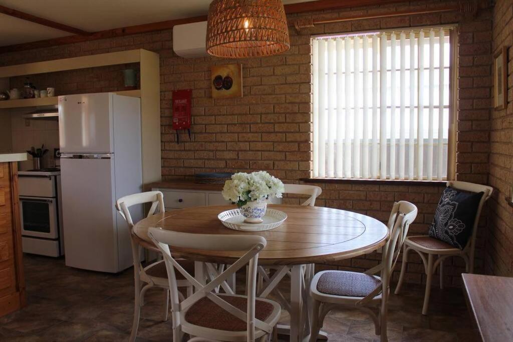 Tea Tree Cottage - close to the ocean and the river