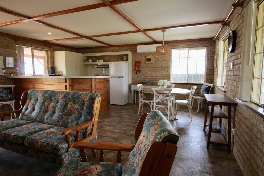 Tea Tree Cottage - close to the ocean and the river
