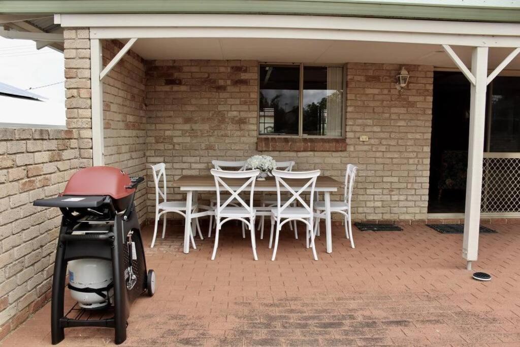 Tea Tree Cottage - close to the ocean and the river