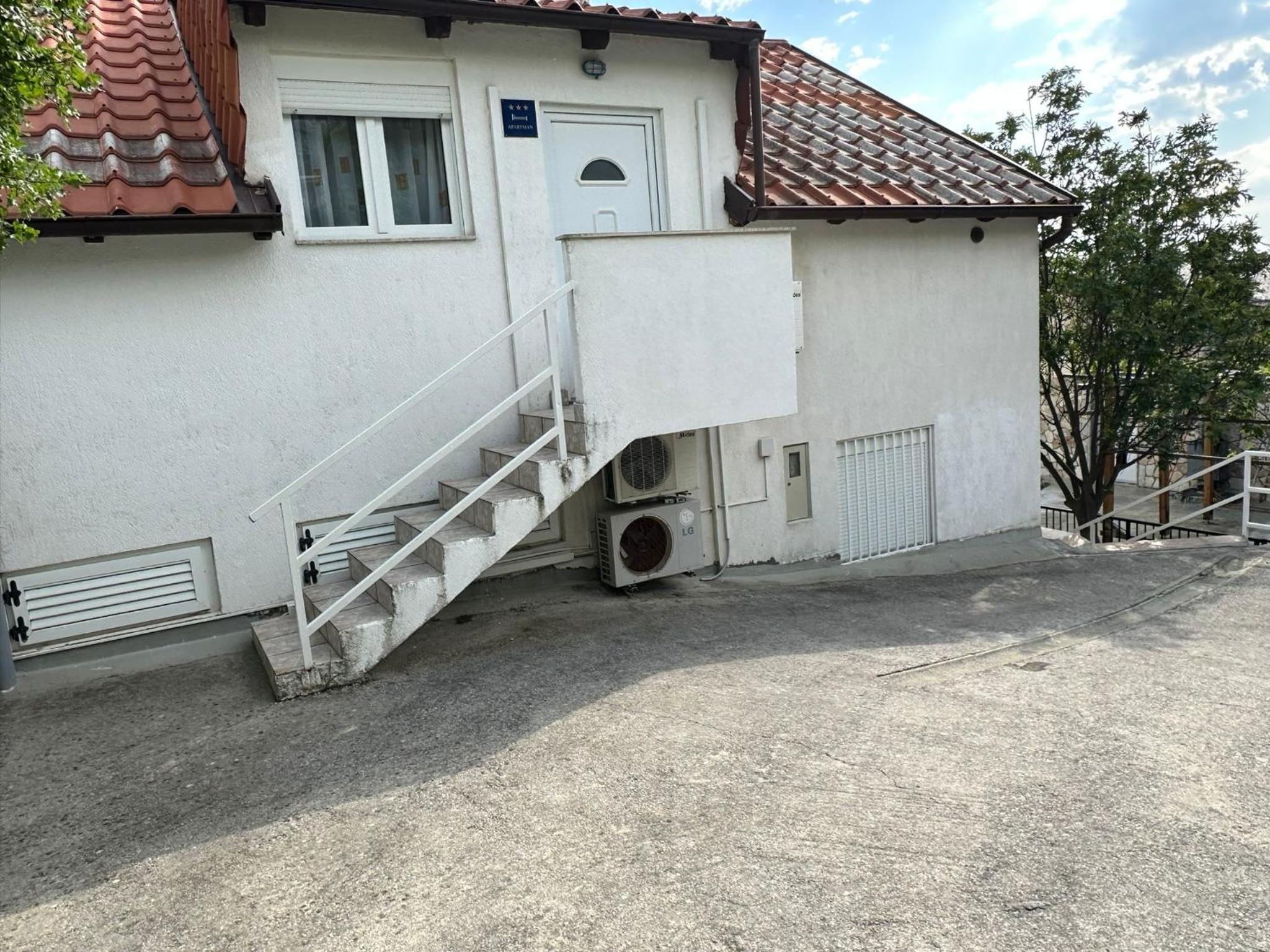 Apartmani Karlobag