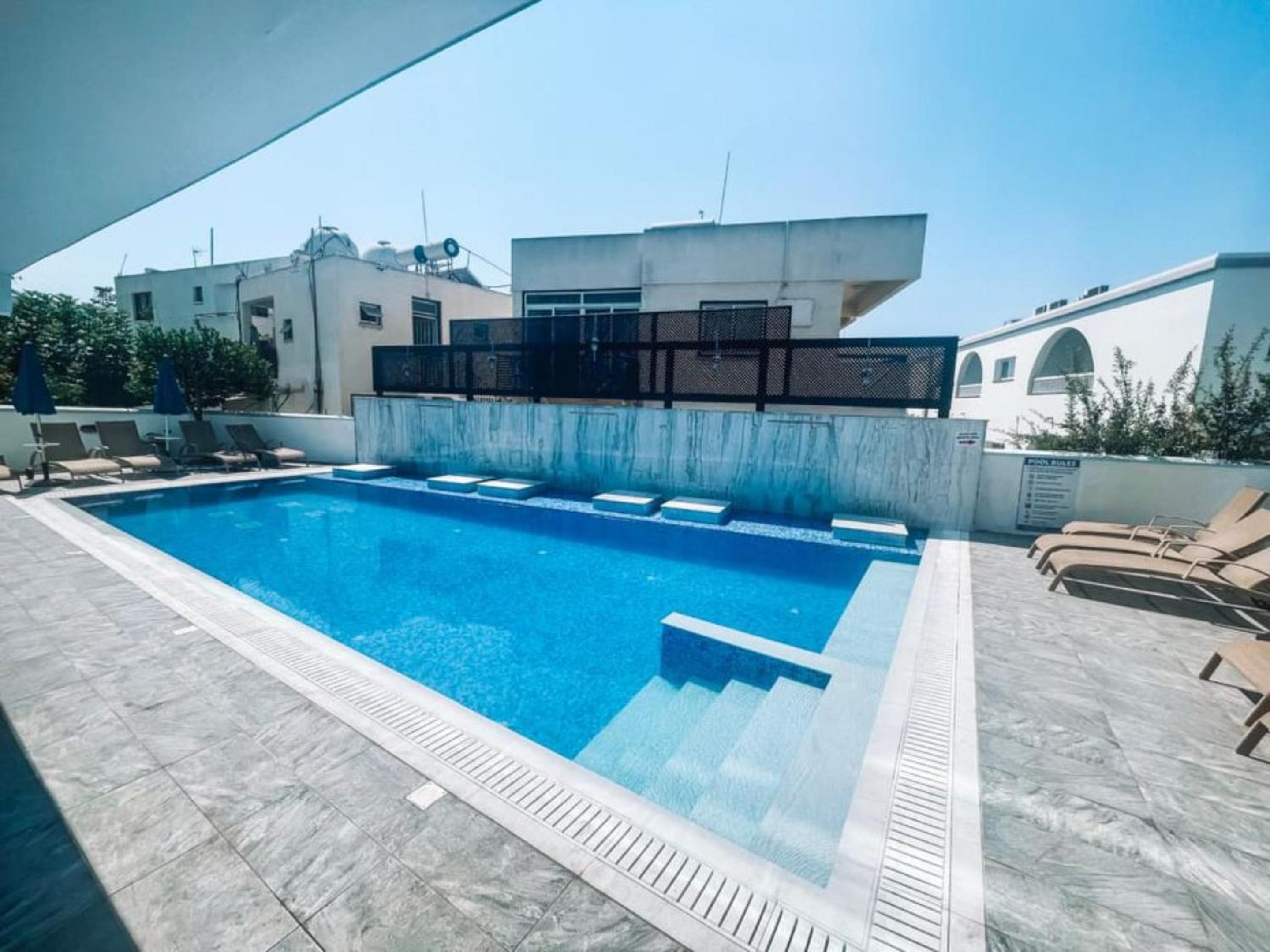 Sunny Blue Hotel