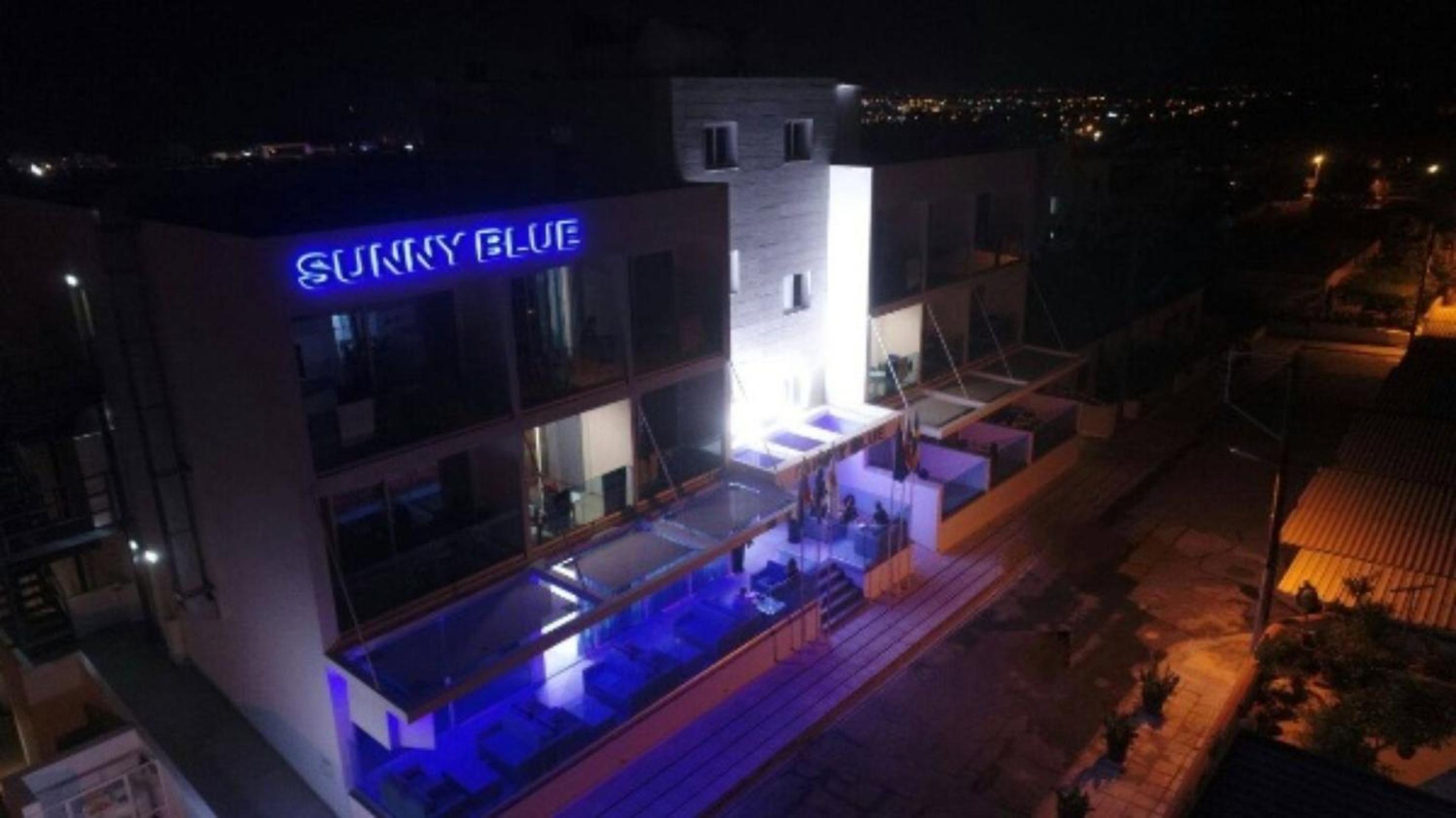 Sunny Blue Hotel