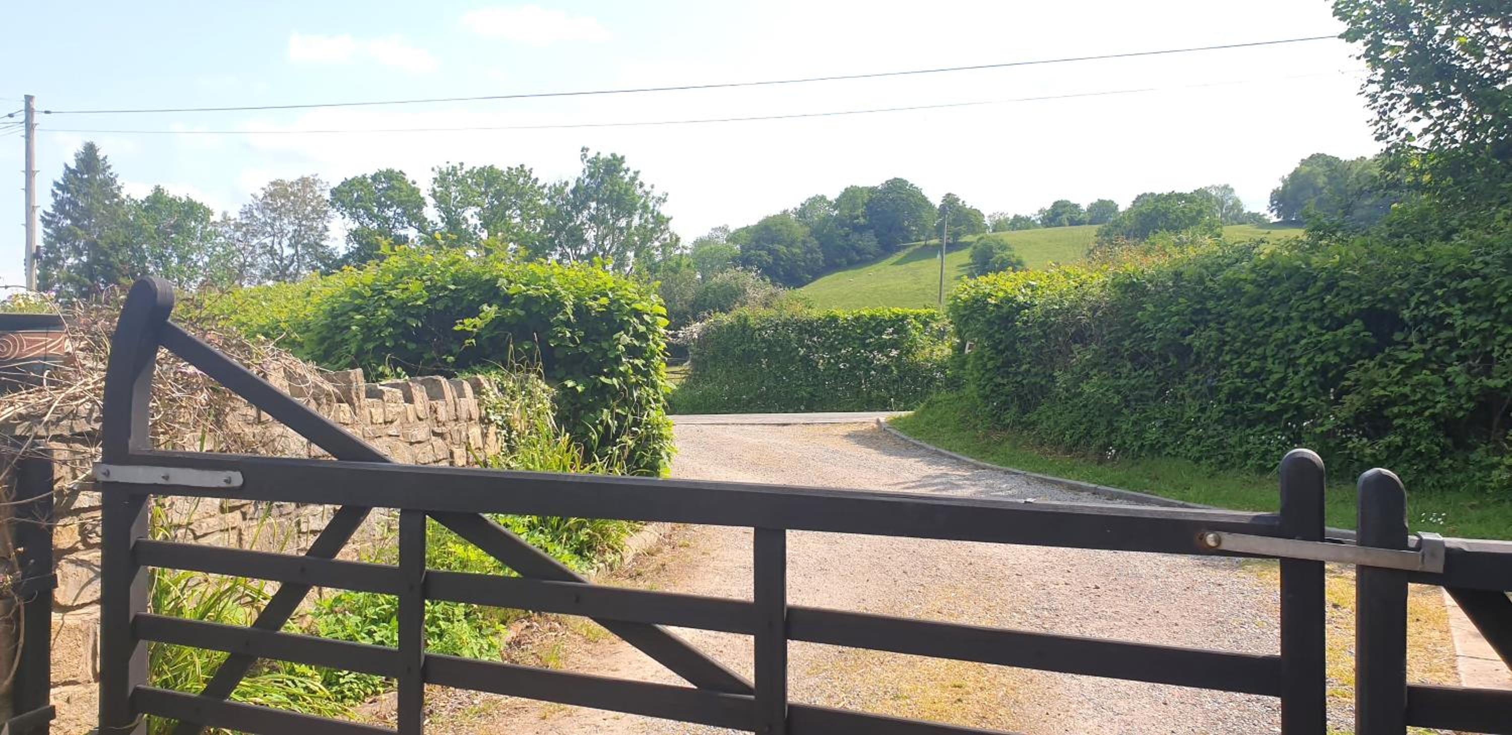 Quiet, countryside - Abergavenny, up to 4 guests, 2 bedrooms view 4
