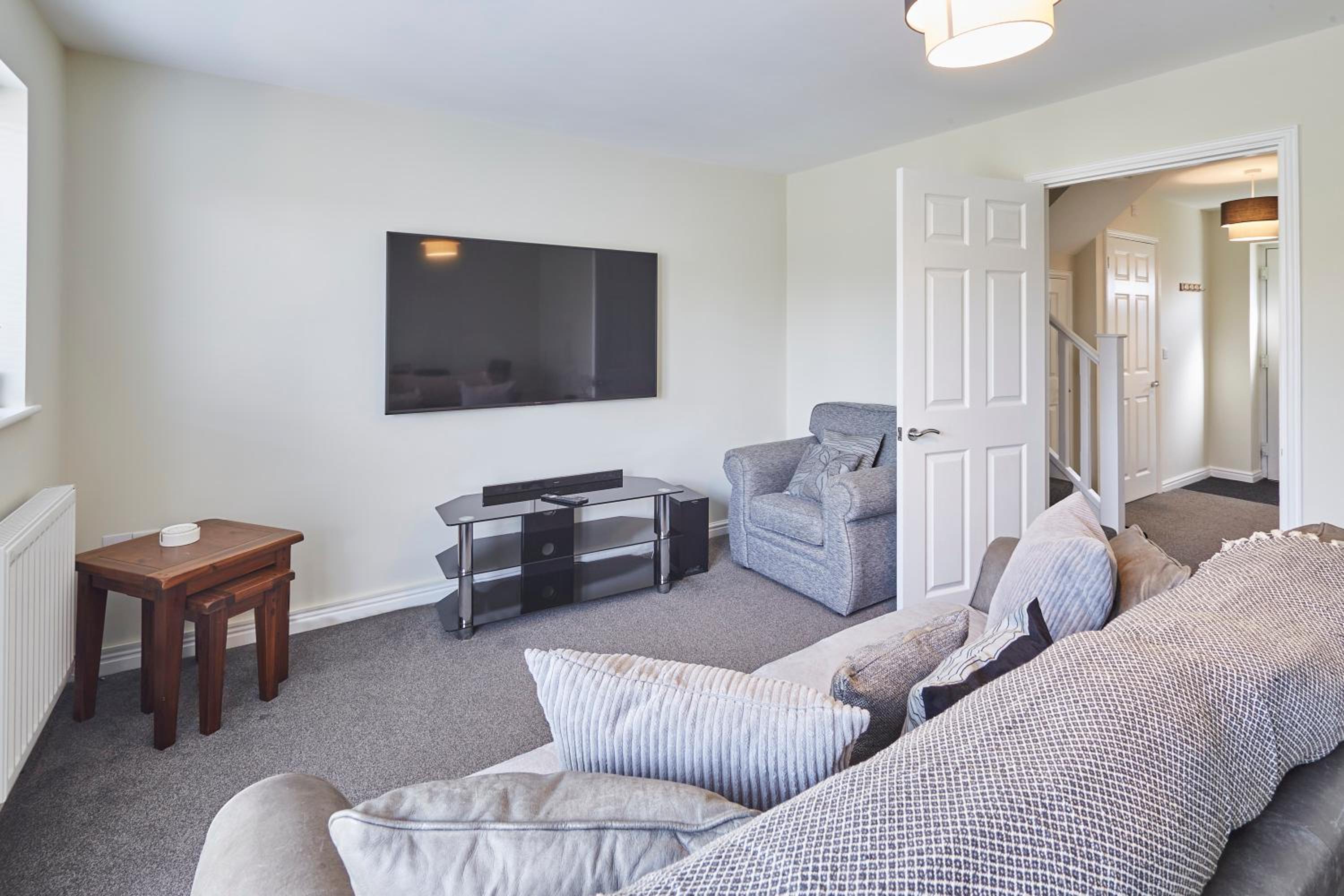 Host & Stay - Town House view 4