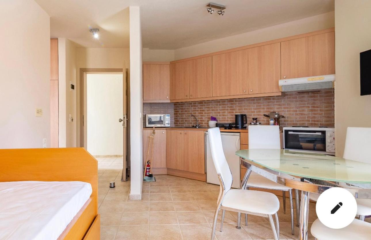 Crown apartments
