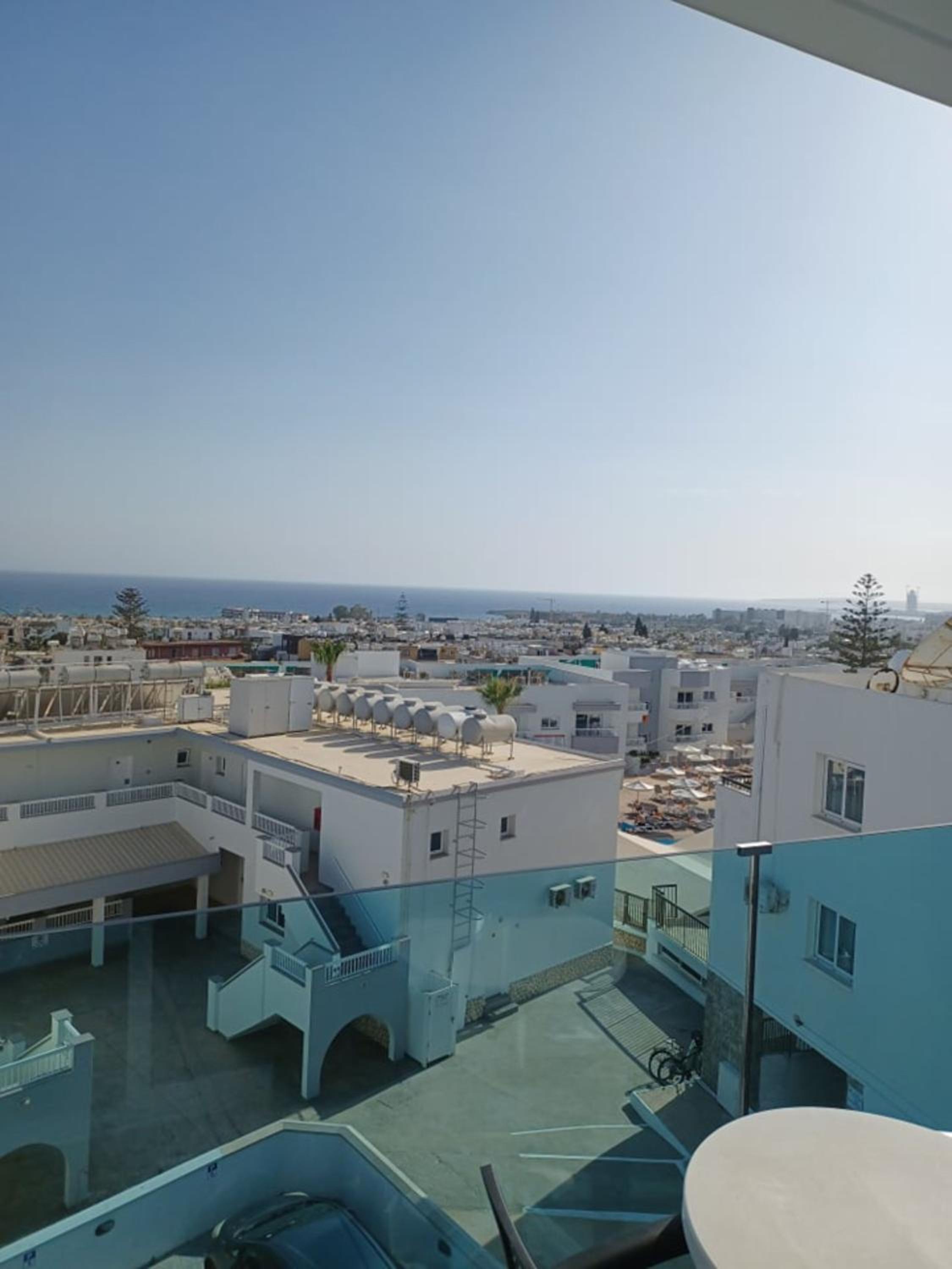 Sunny Blue Hotel