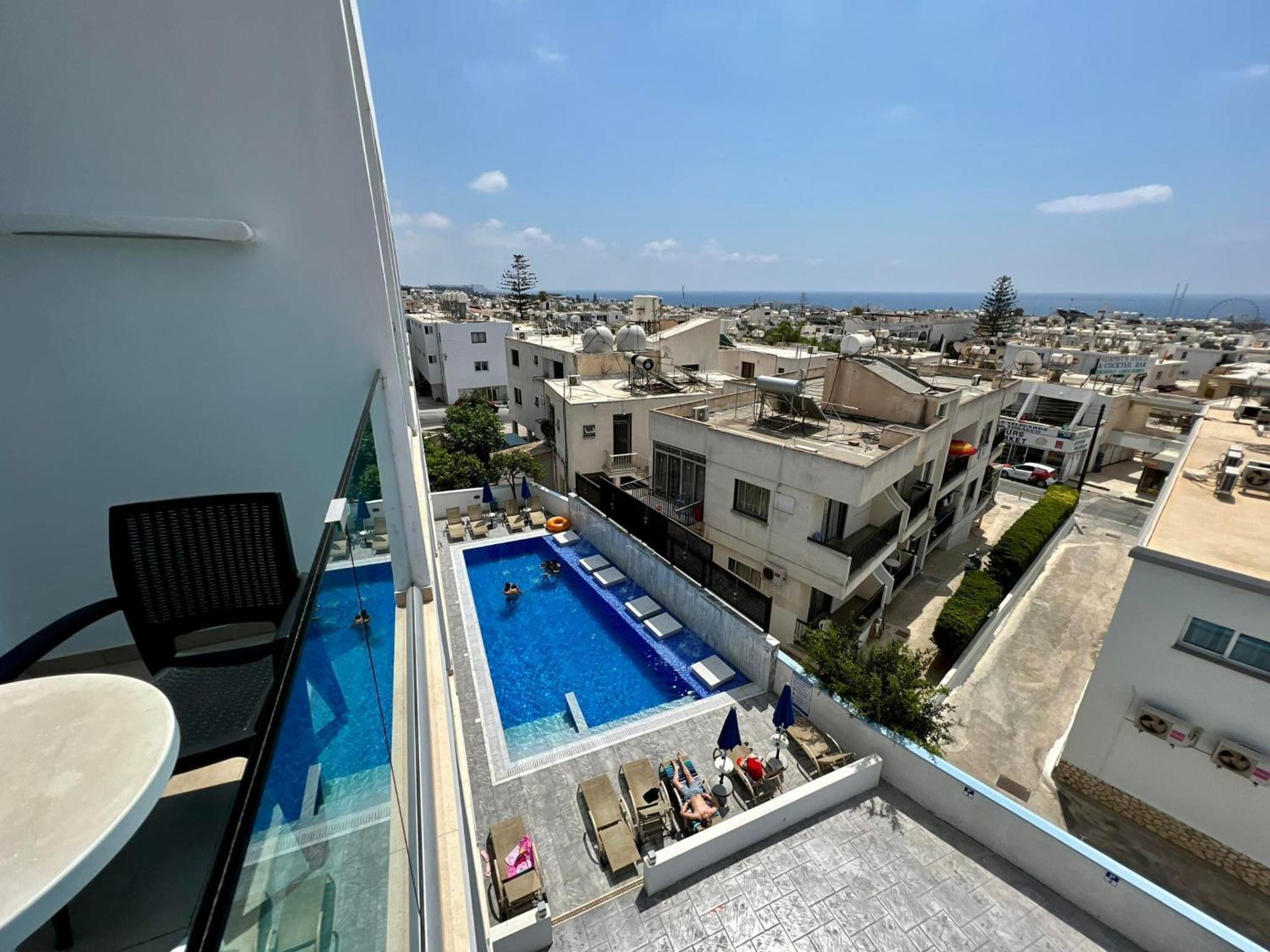 Sunny Blue Hotel