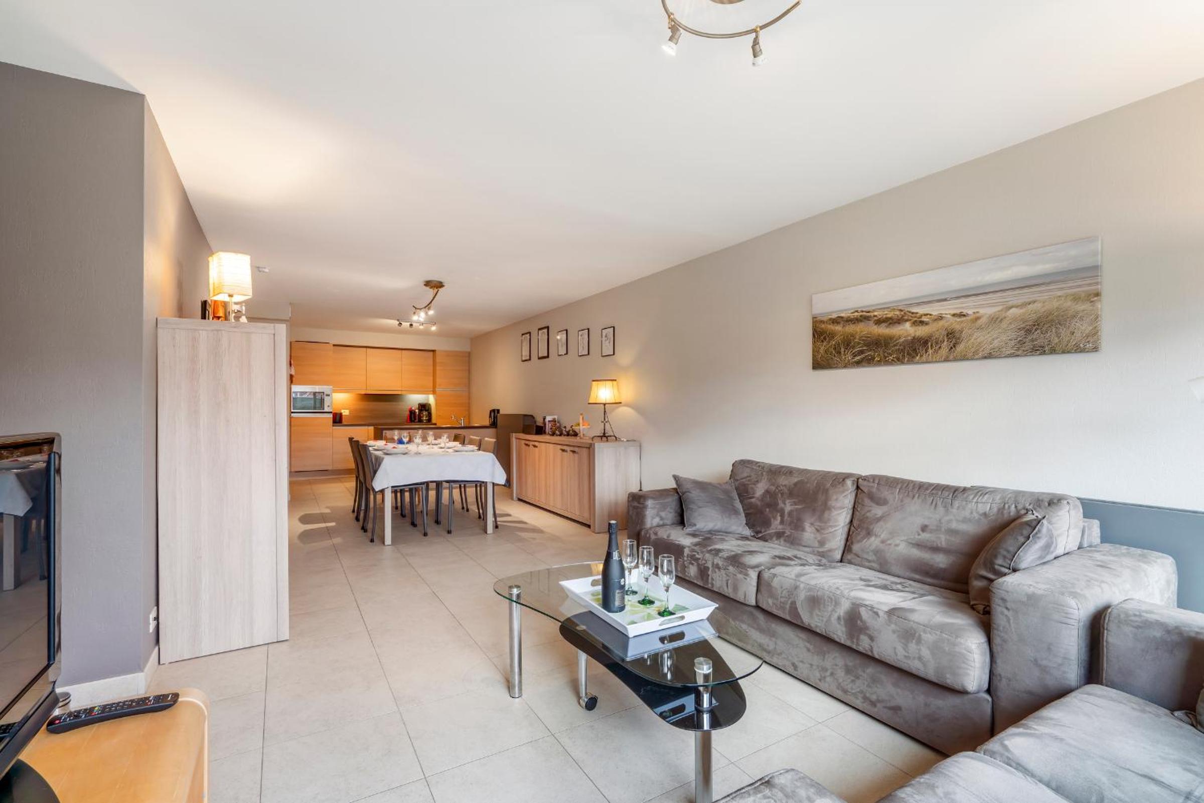 Luxury apartment with garden close to the beach