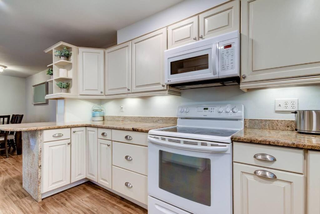 Spacious 3 Bedroom PET FRIENDLY!- Close to beach!, photo 27