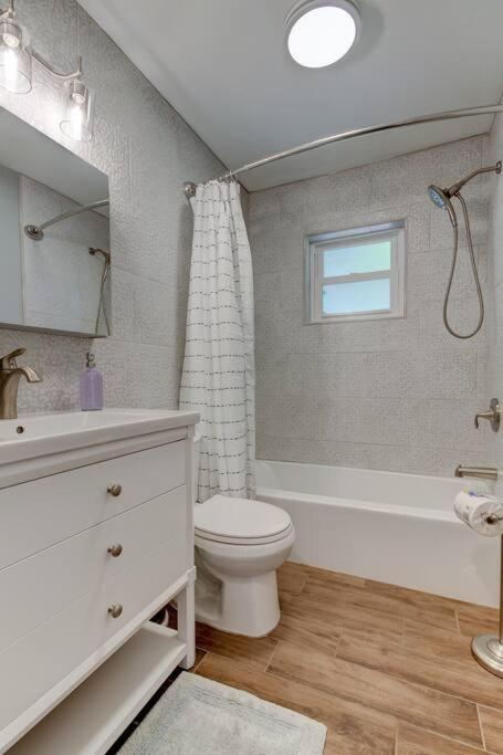Spacious 3 Bedroom PET FRIENDLY!- Close to beach!, photo 12