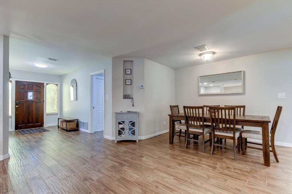 Spacious 3 Bedroom PET FRIENDLY!- Close to beach!, photo 44