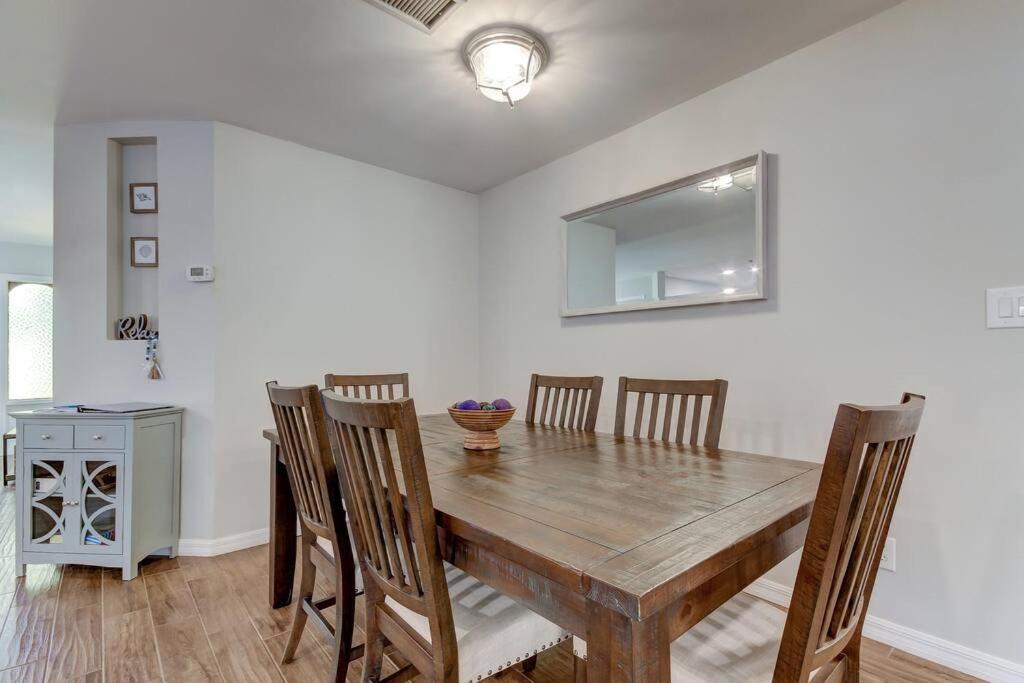 Spacious 3 Bedroom PET FRIENDLY!- Close to beach!, photo 3