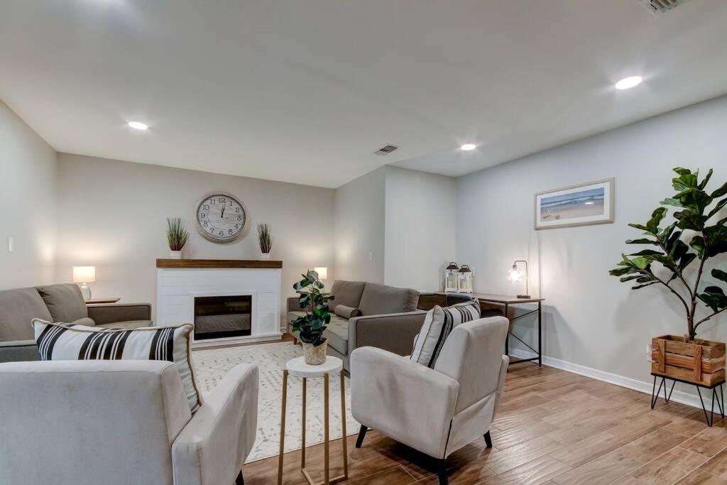 Spacious 3 Bedroom PET FRIENDLY!- Close to beach!, photo 19