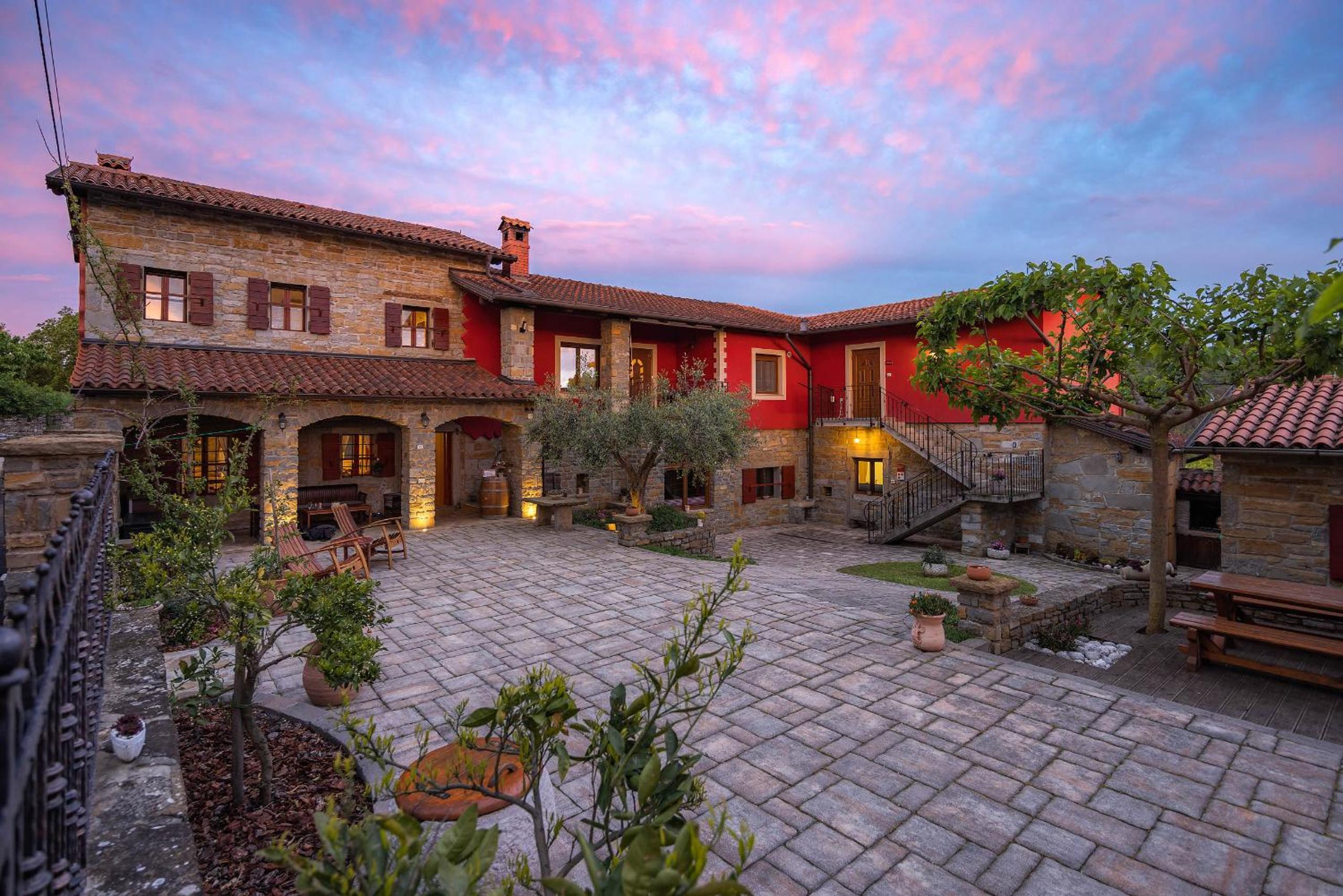 Hotel Touristfarm - Apartments Red Fairytale