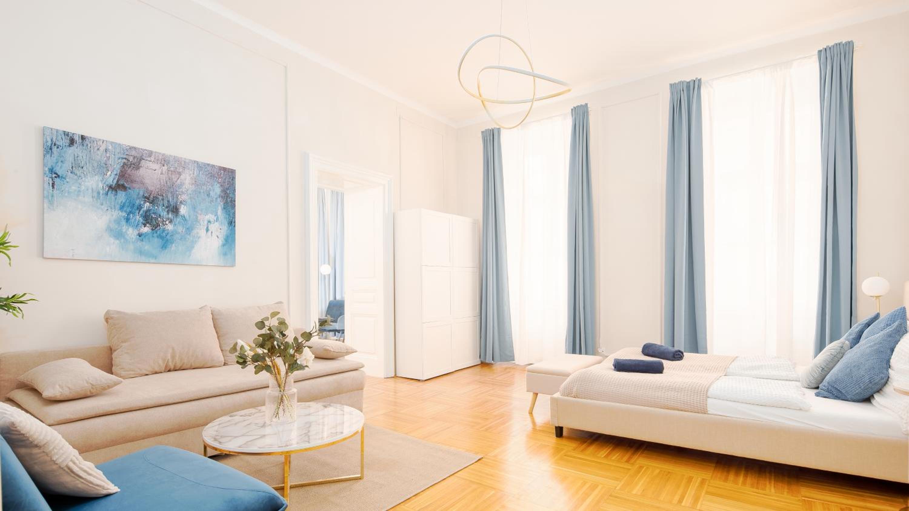 Spacious and Near Metro, Perfect for Groups of 14