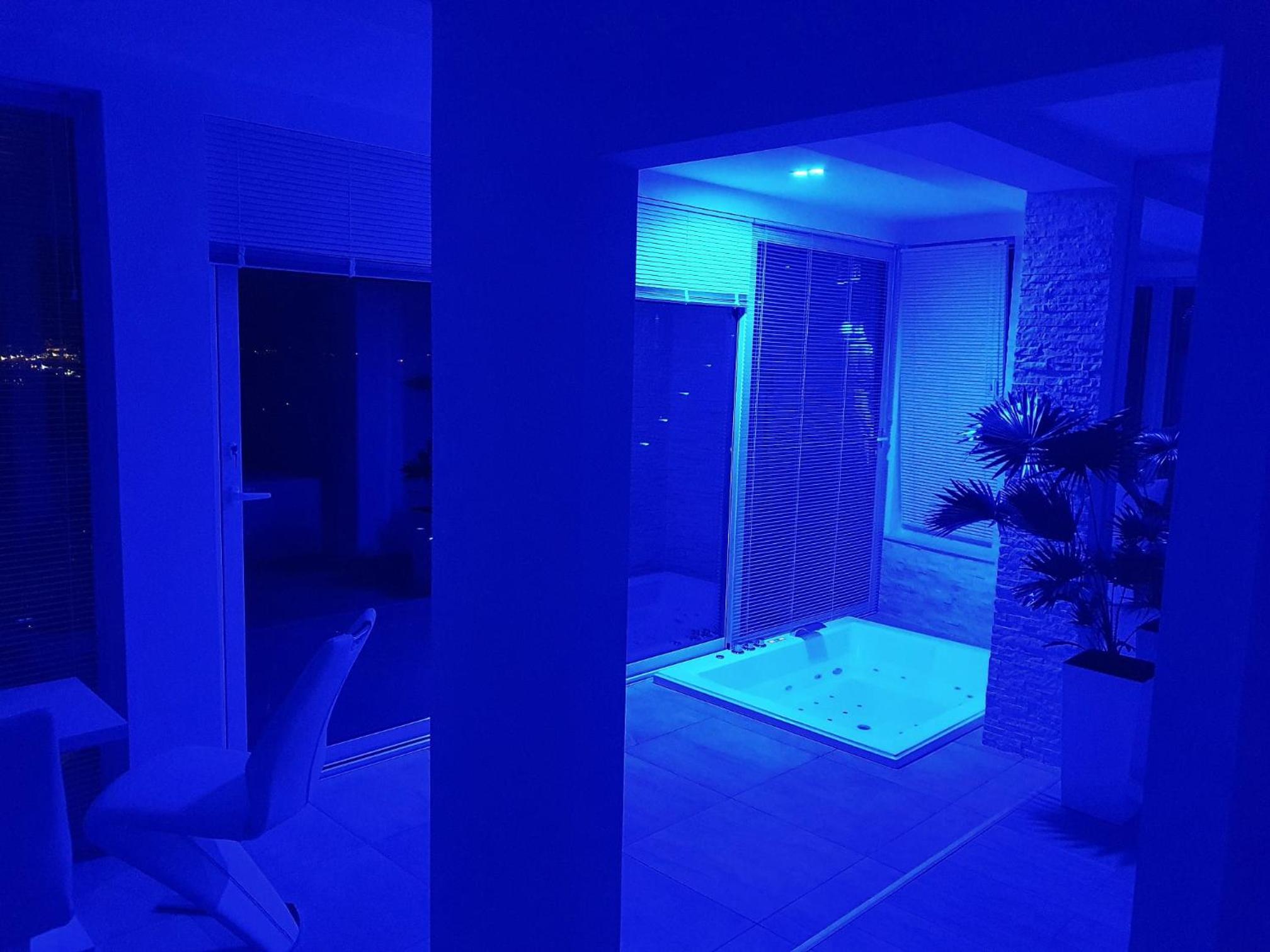 Jacuzzi Penthouse Apartment view 3