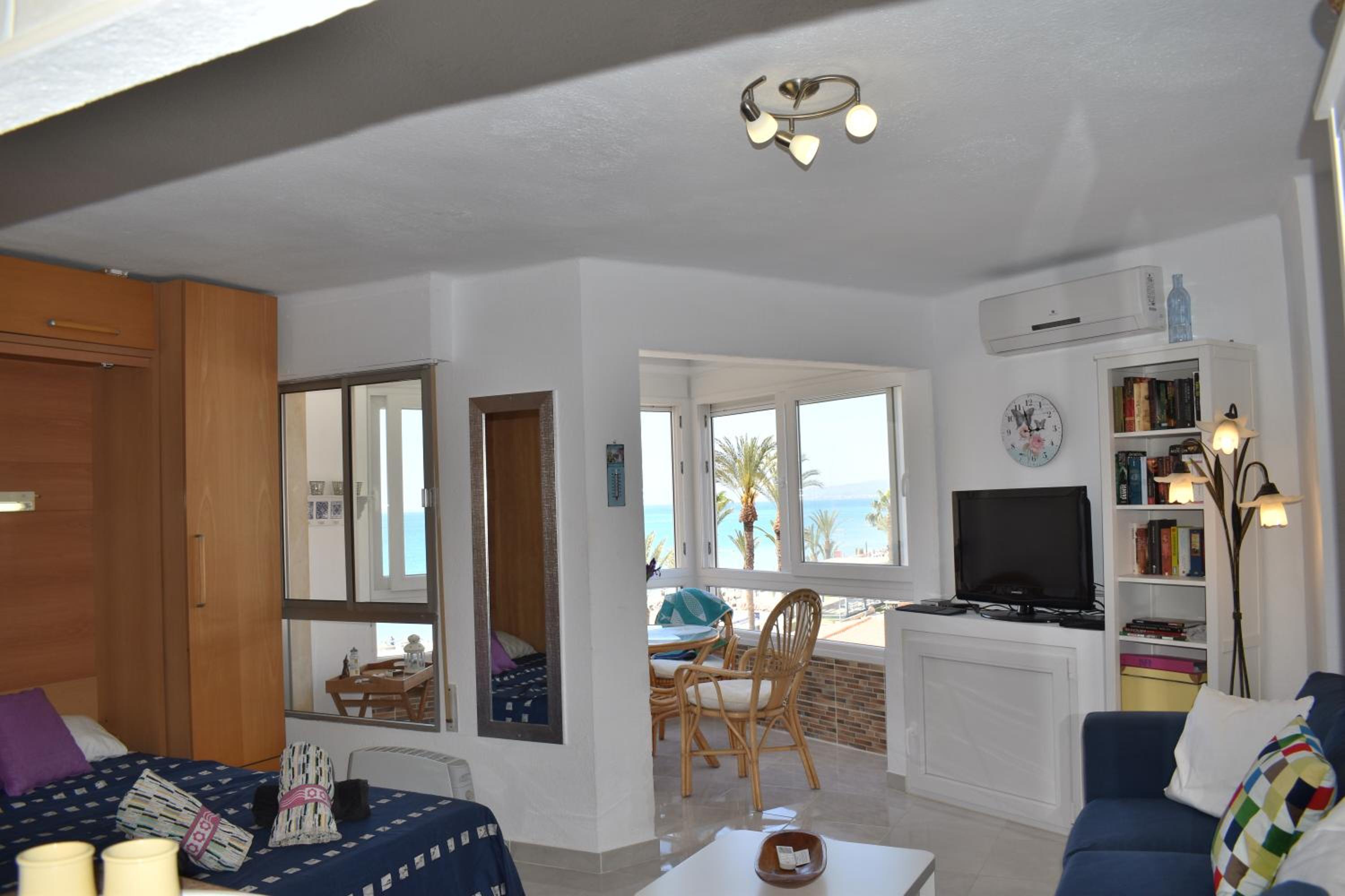 Fantastic studio - beachfront