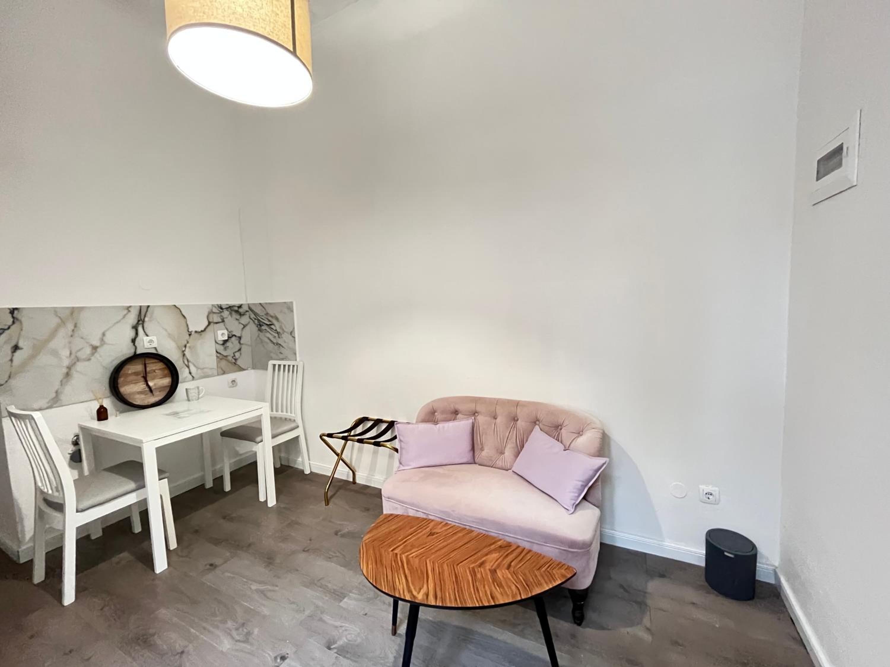 Apartment and Rooms Stay