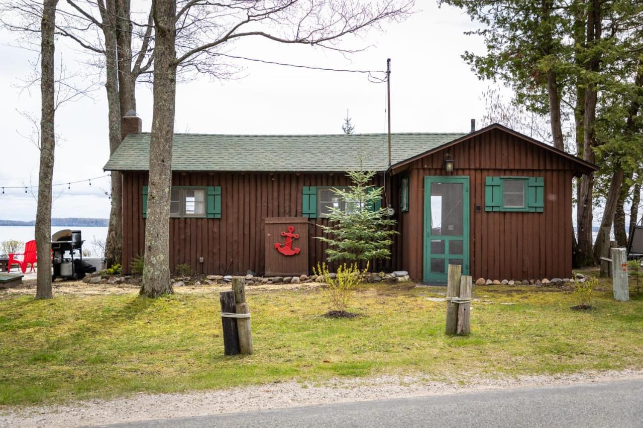 Hotel Lee Point Classic Cabins on West Bay with Hot Tub - Image 1