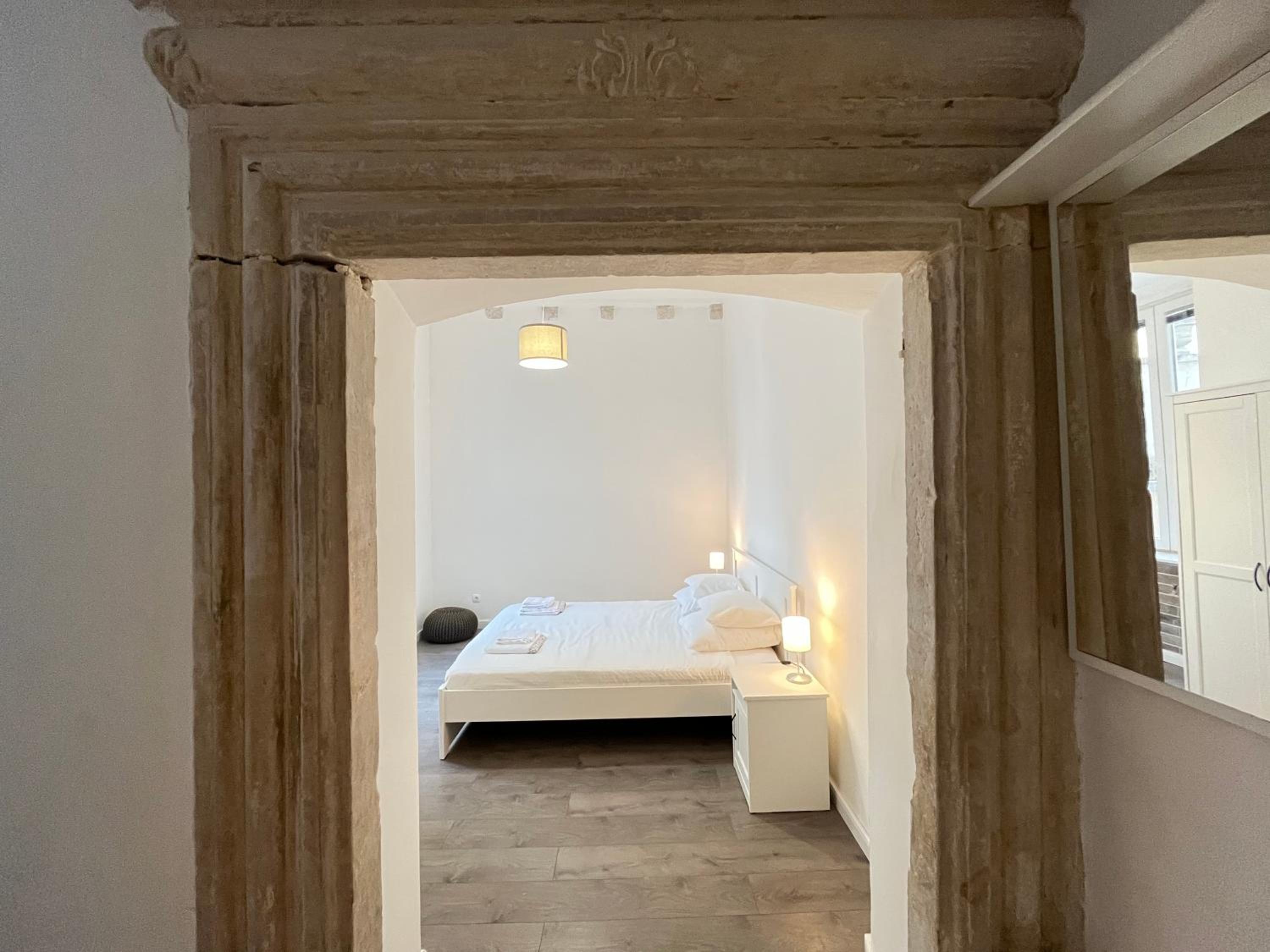 Apartment and Rooms Stay