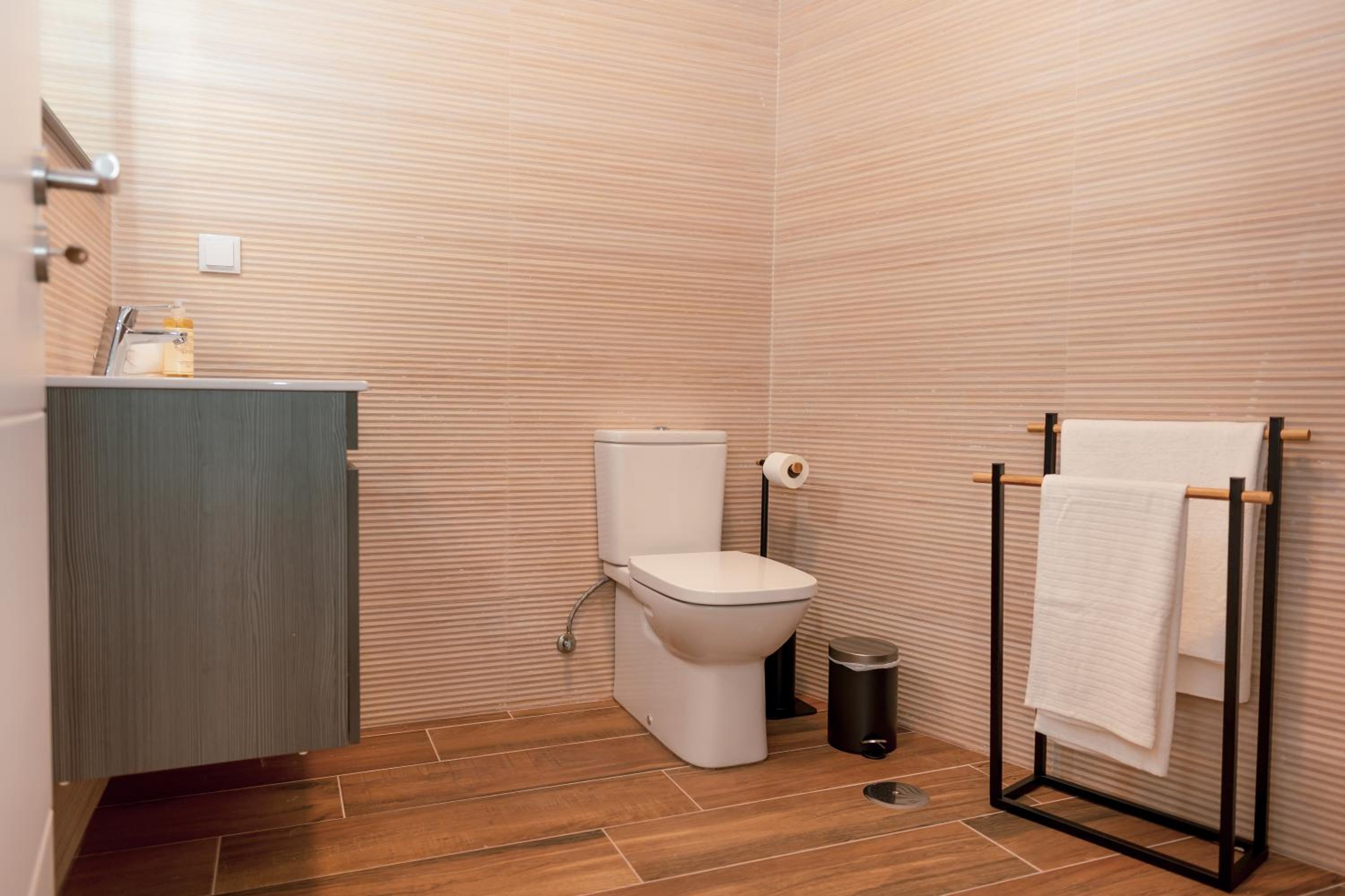 Gold Apartment Ferrel II view 5