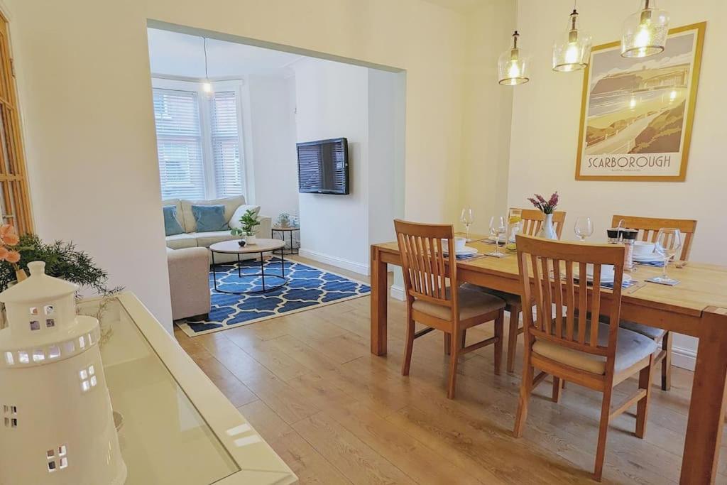 Hotel Seaside Escapes - With Relaxing Hot Tub!