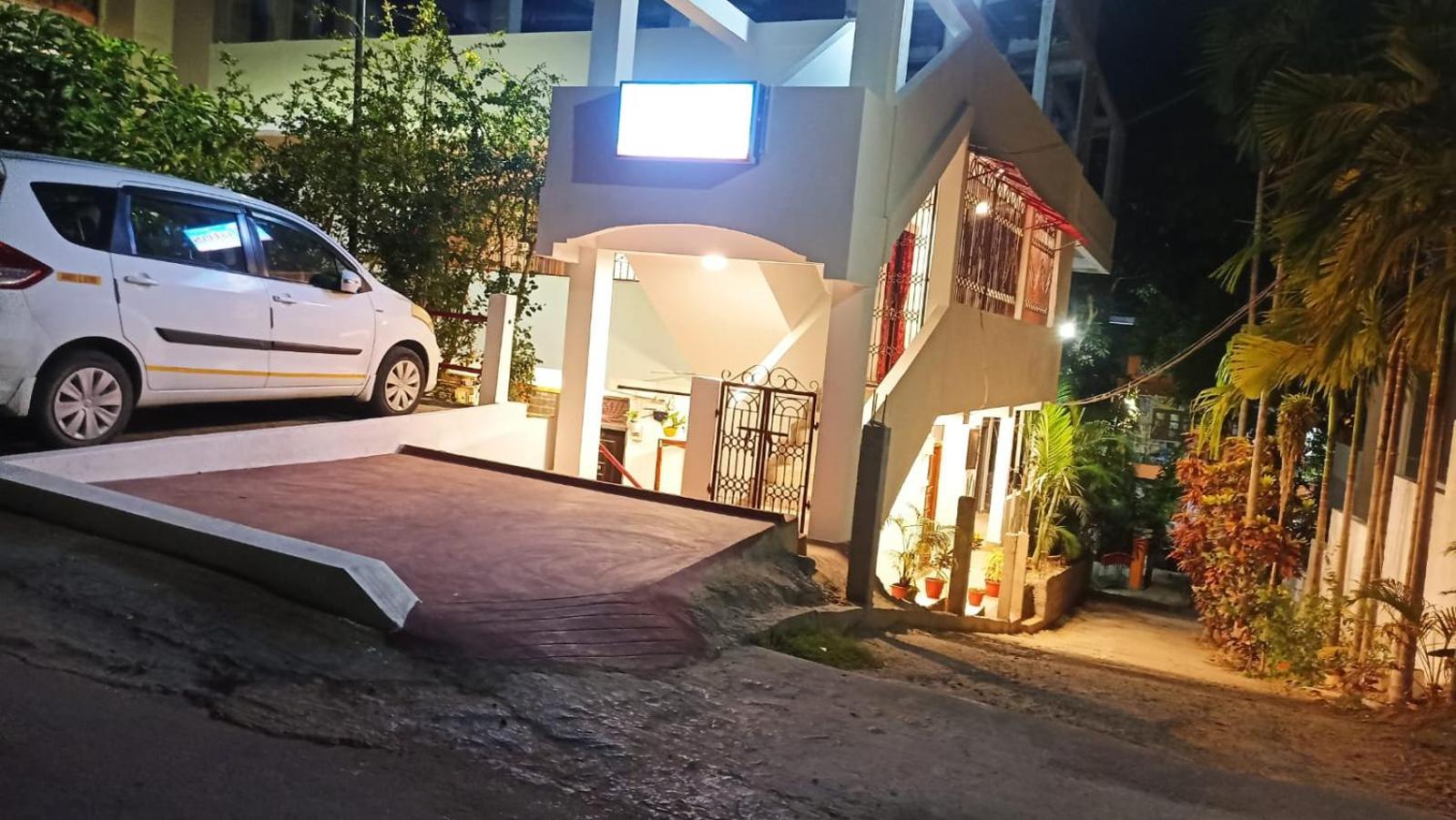 The Lotus Home - Near Marina Park & Aberdeen Bazar view 3