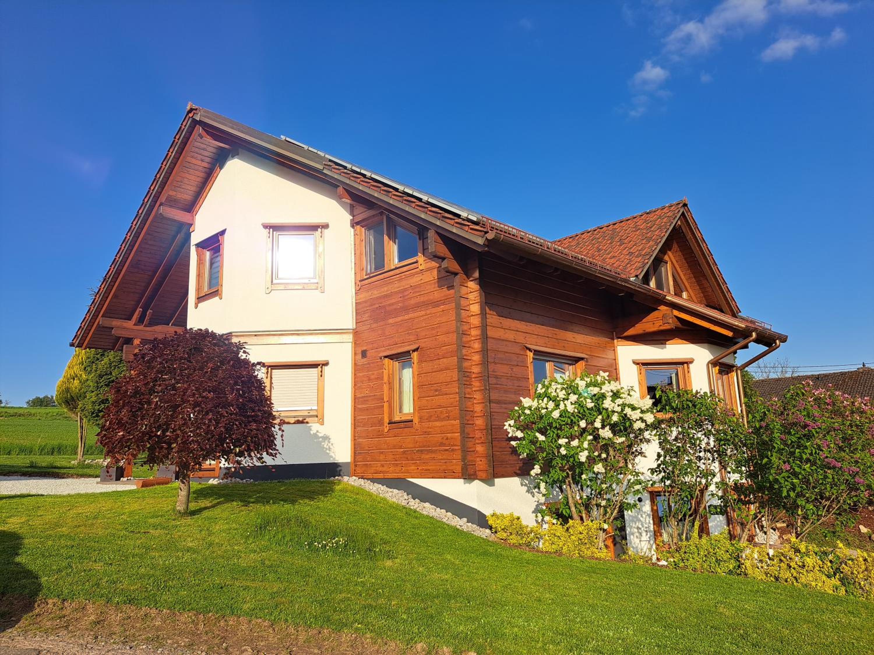 Steewer Landhaus gemütliche Ferienwohnung bis 6 Pers in ruhiger Ortsrandlage