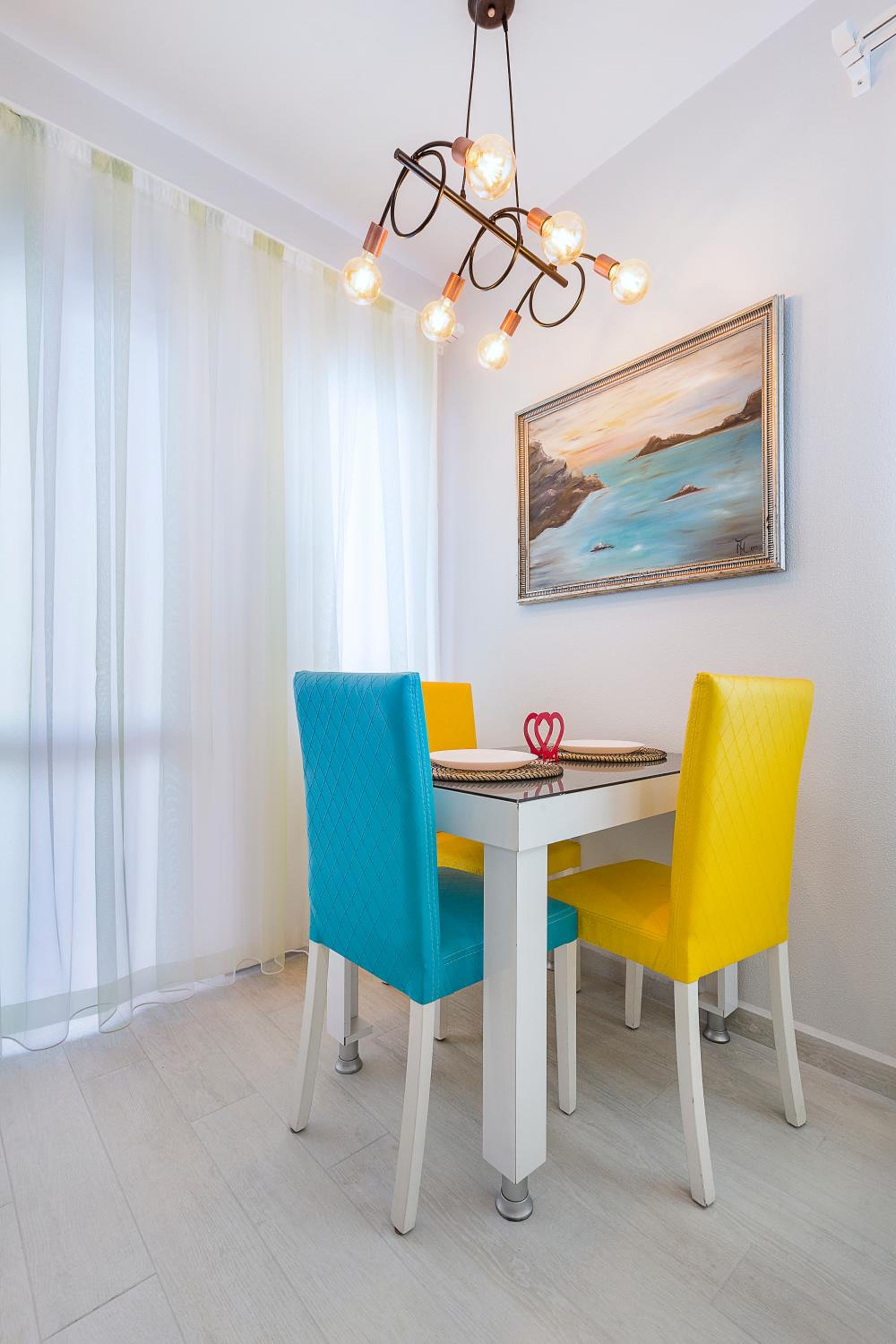 Twin Apart Hotel - Image 10