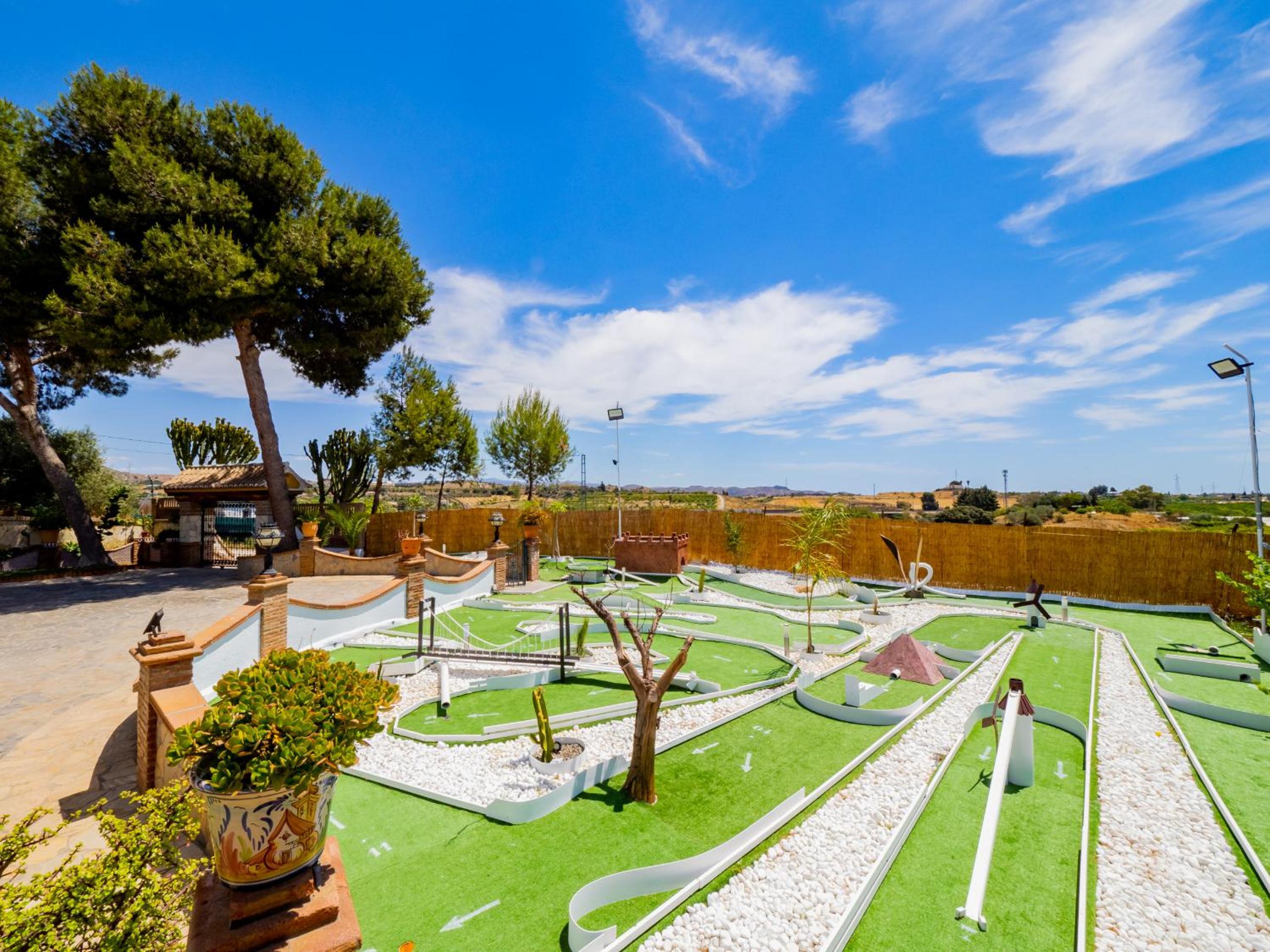 Cubo's Villa Fina & Minigolf included
