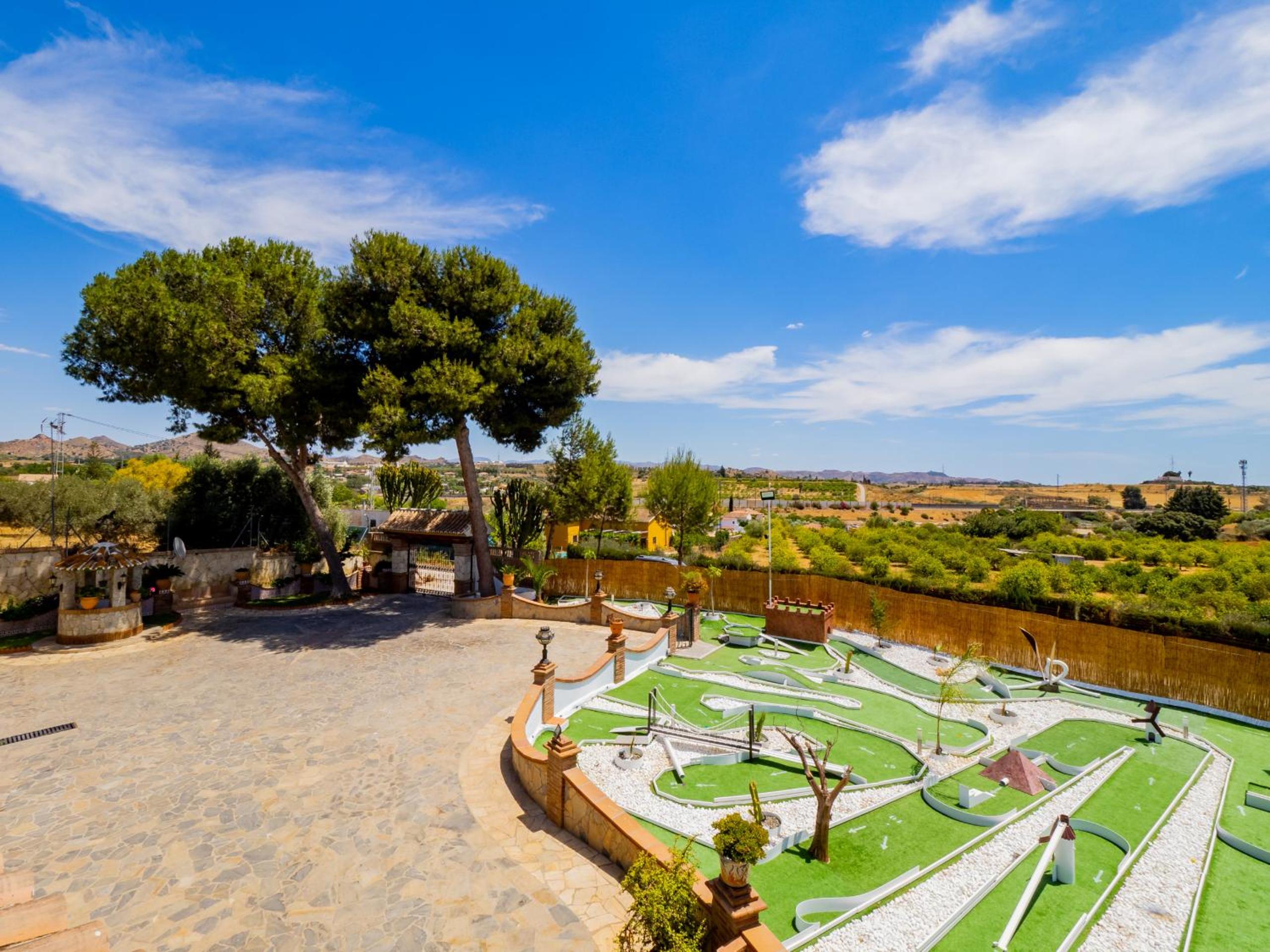Cubo's Villa Fina & Minigolf included