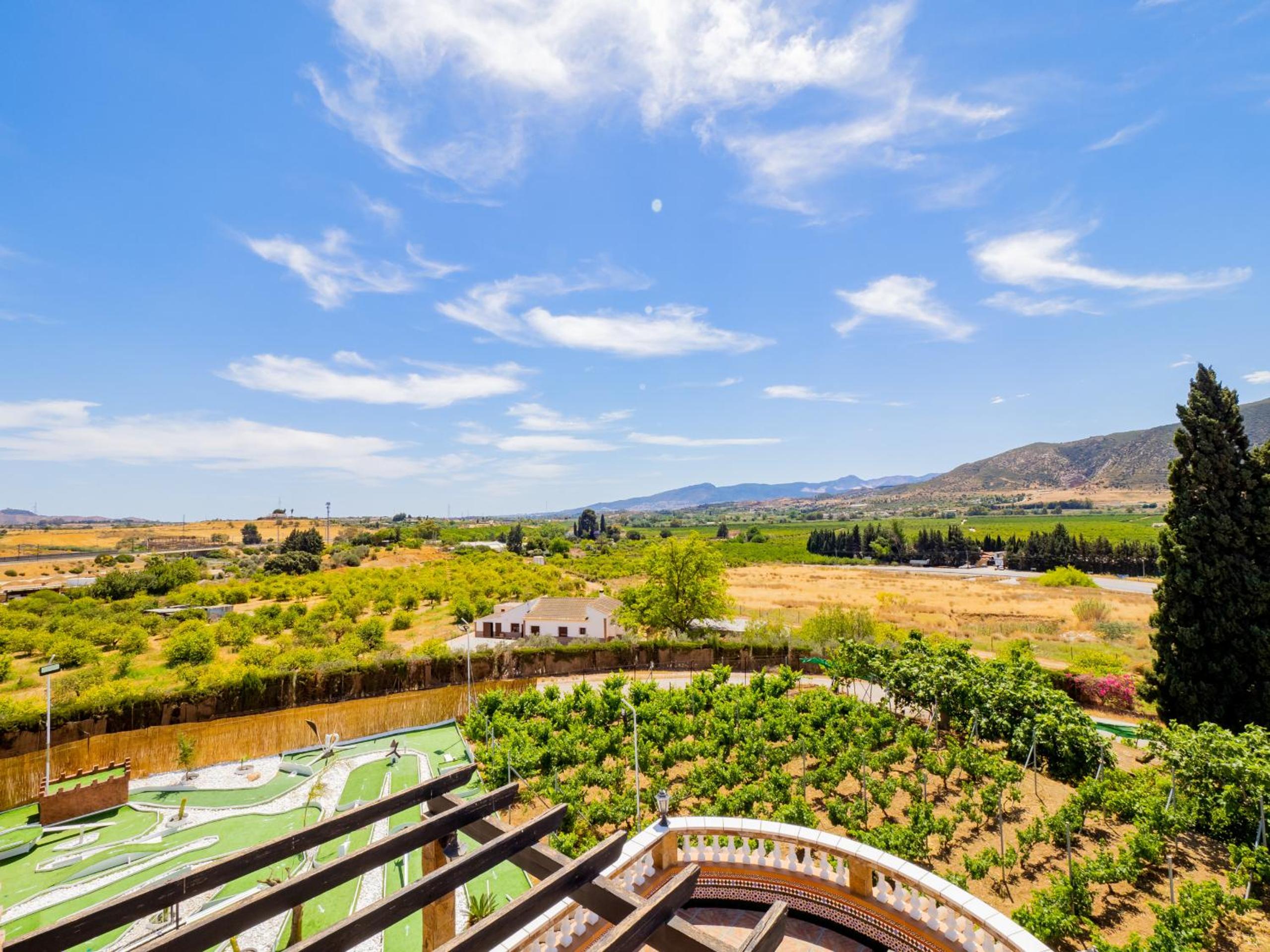 Cubo's Villa Fina & Minigolf included
