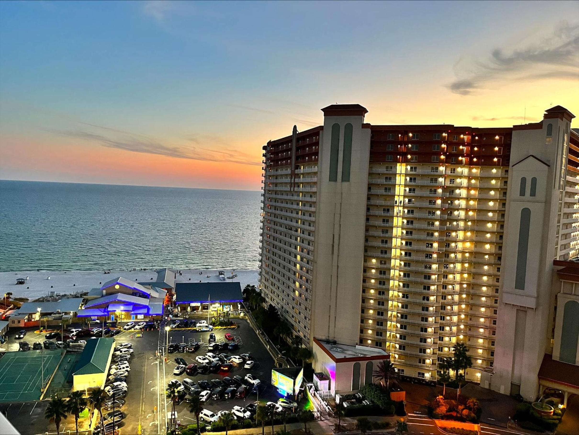 Hotel Laketown Wharf #1628 by Nautical Properties - Image 1