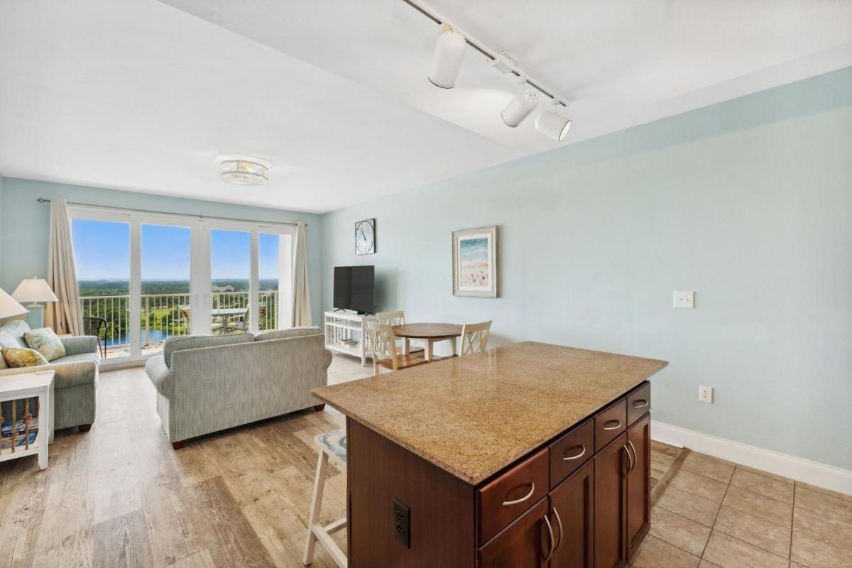 Laketown Wharf #1628 by Nautical Properties view 3