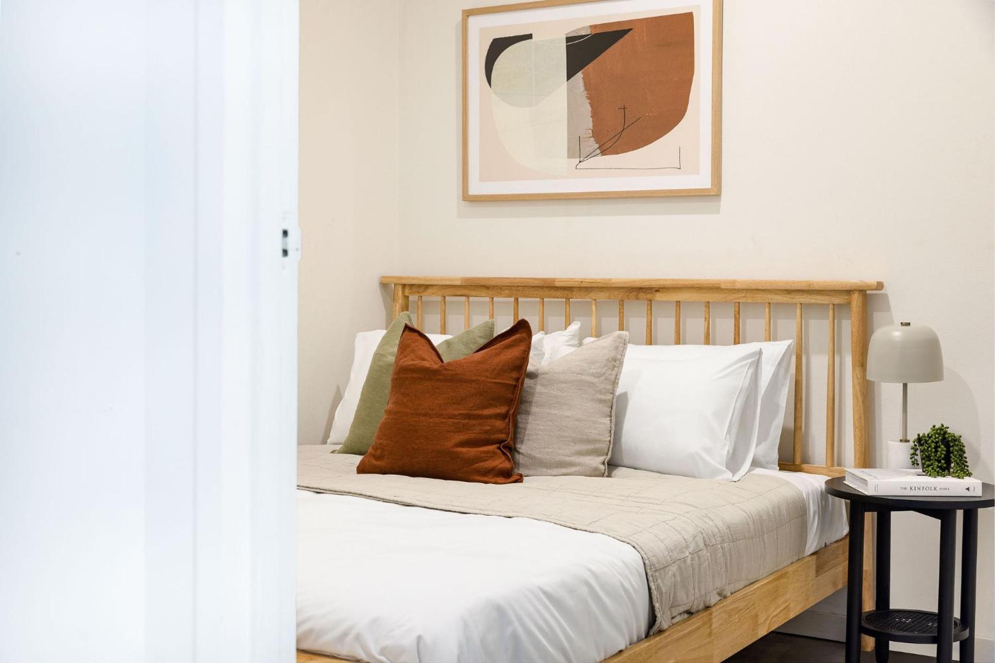 Kahlo Alexandria - Stylish 2 bdrm Walk to Train