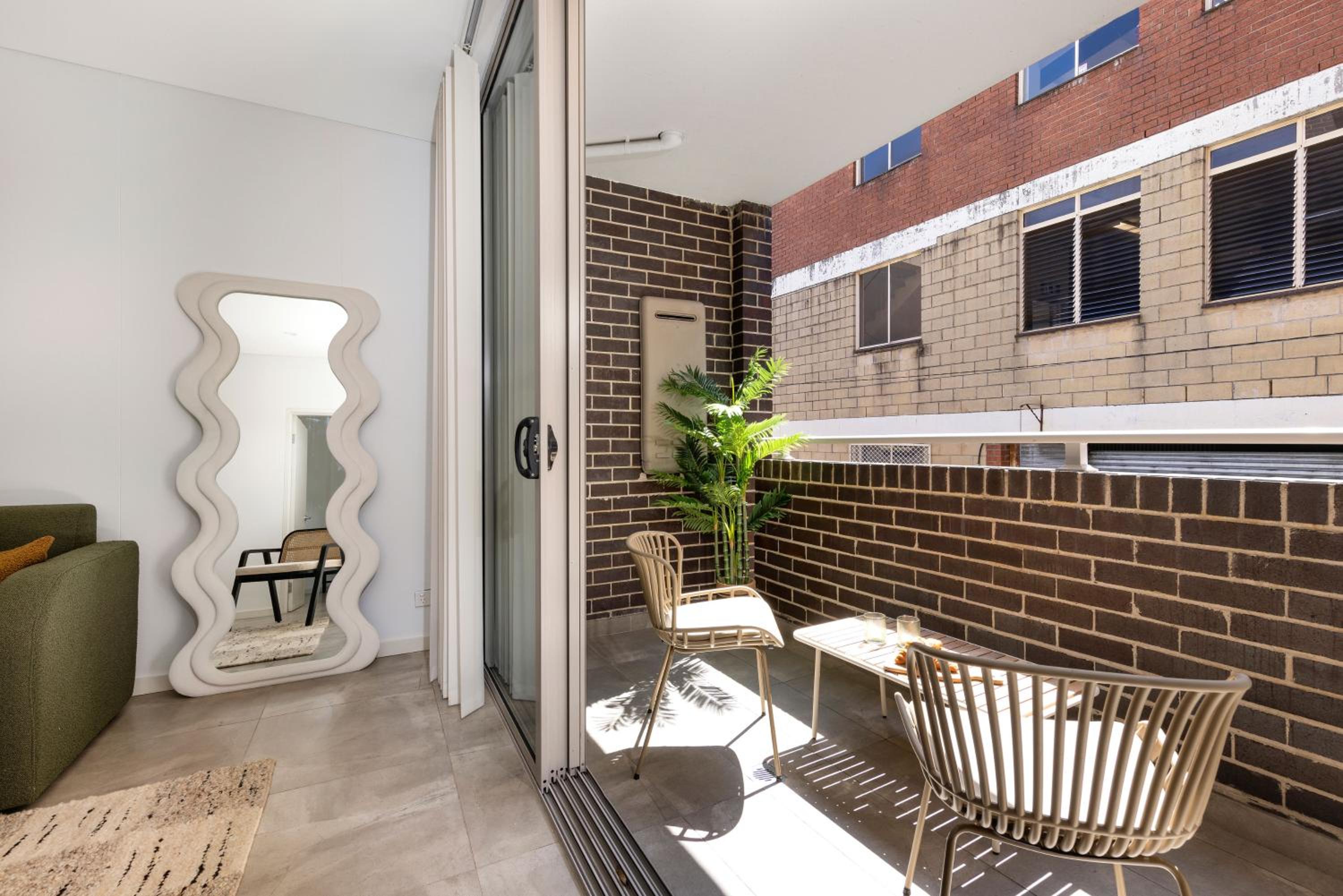 Kahlo Alexandria - Stylish 2 bdrm Walk to Train