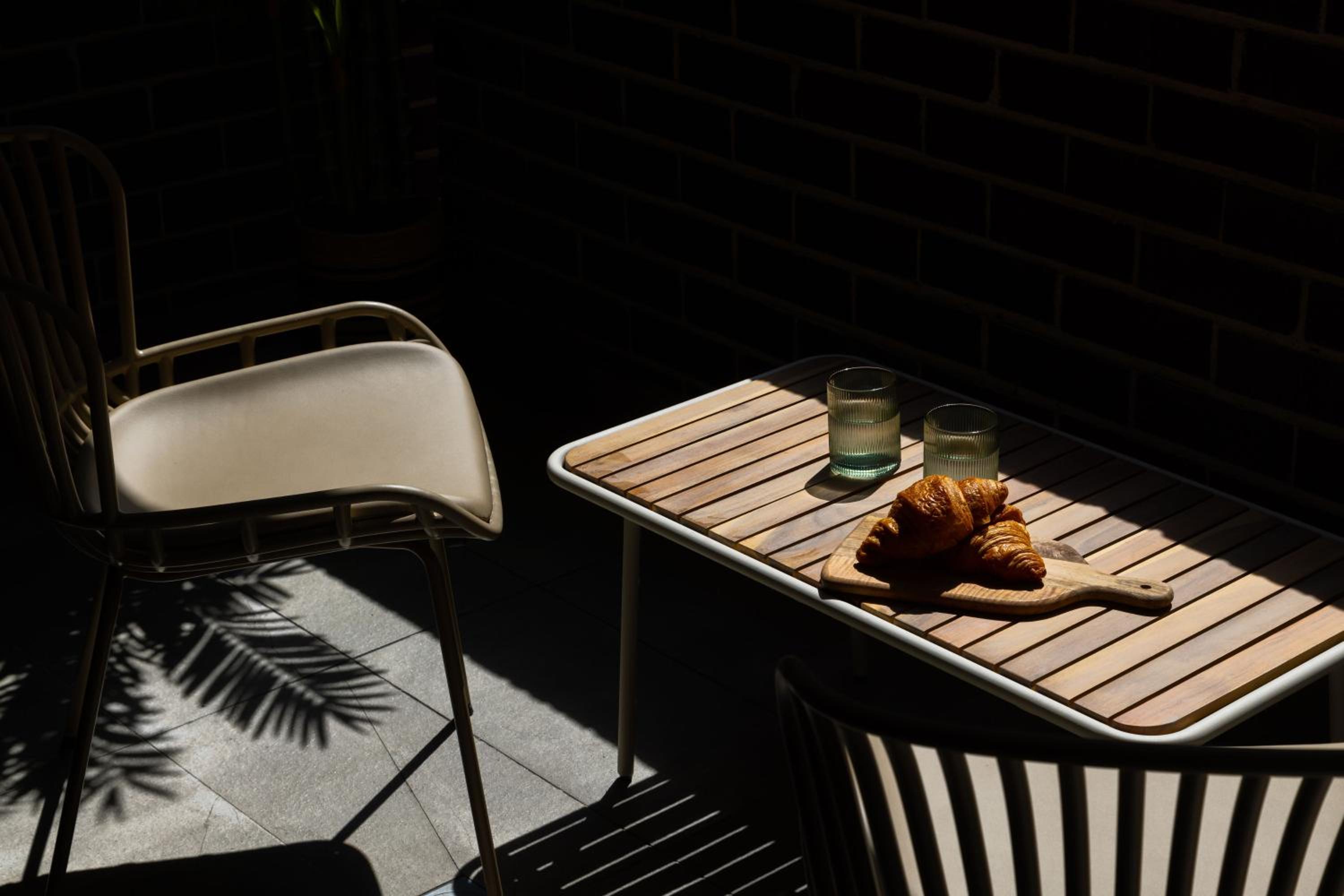 Kahlo Alexandria - Stylish 2 bdrm Walk to Train