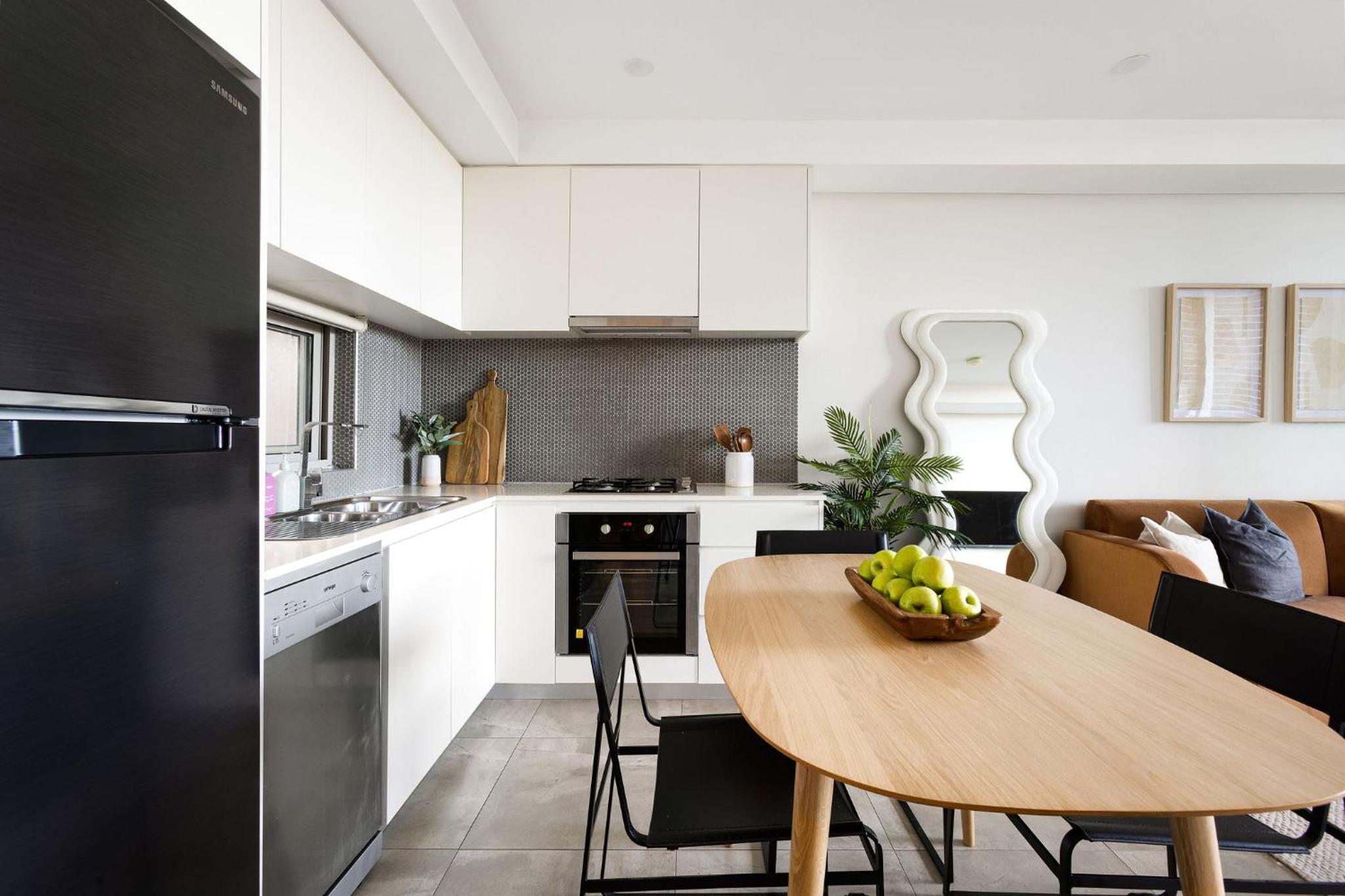 Kahlo Alexandria - Stylish 2 bdrm Walk to Train