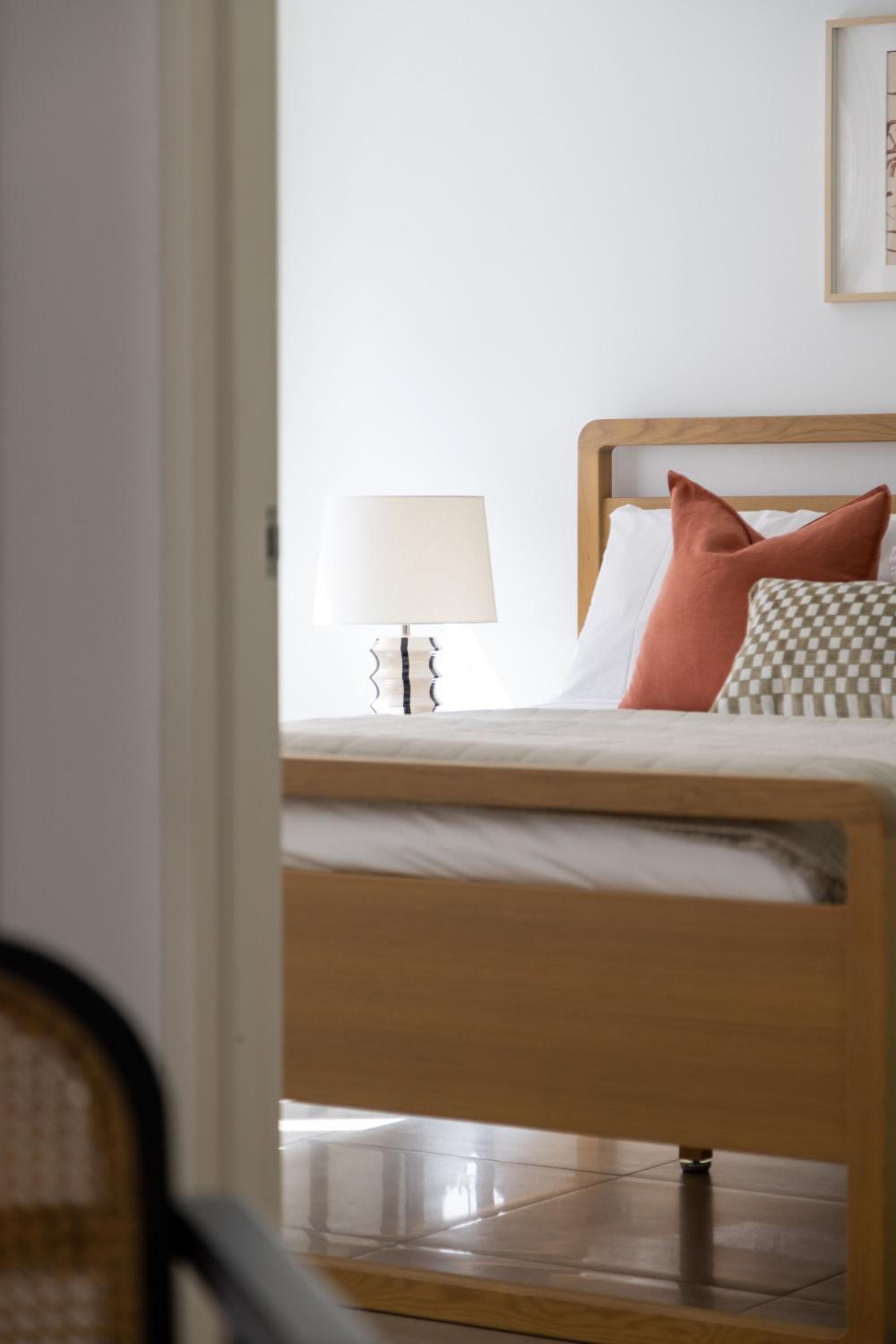 Kahlo Alexandria - Stylish 2 bdrm Walk to Train