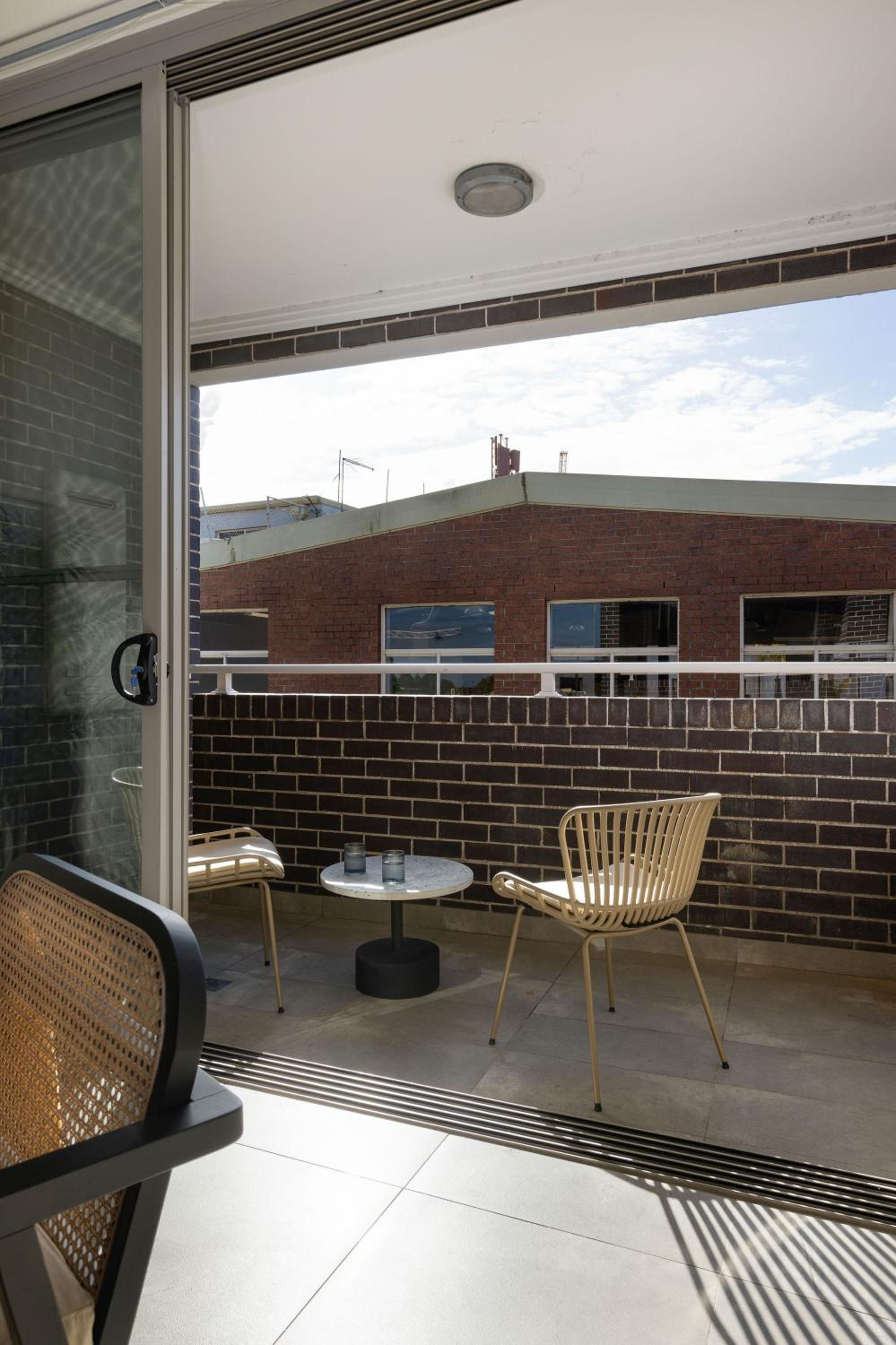 Kahlo Alexandria - Stylish 2 bdrm Walk to Train