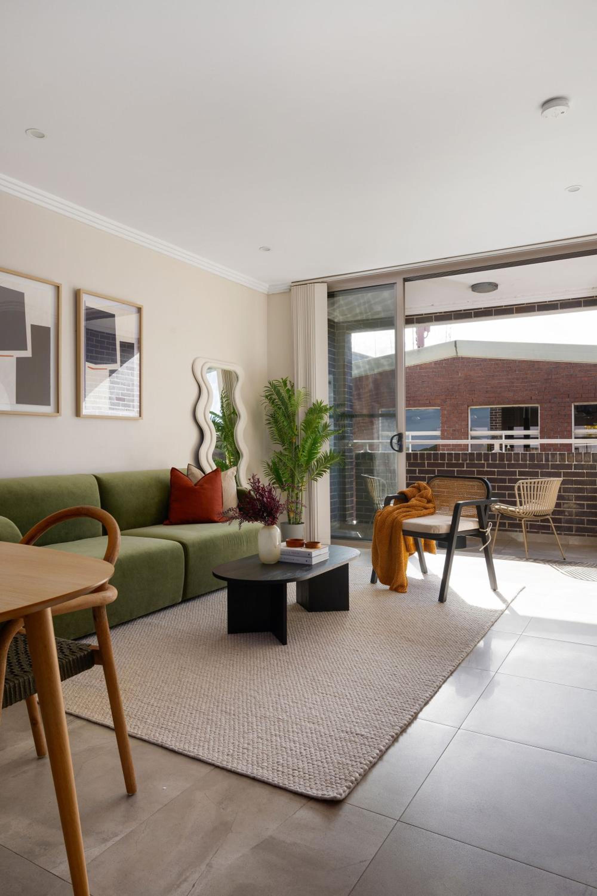 Kahlo Alexandria - Stylish 2 bdrm Walk to Train