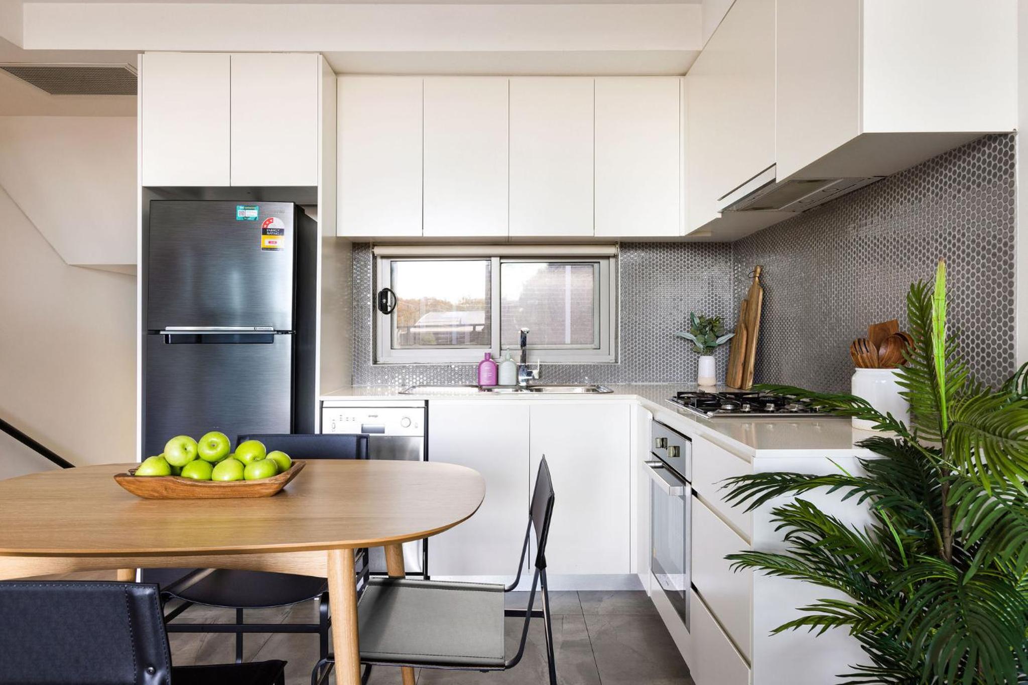 Kahlo Alexandria - Stylish 2 bdrm Walk to Train